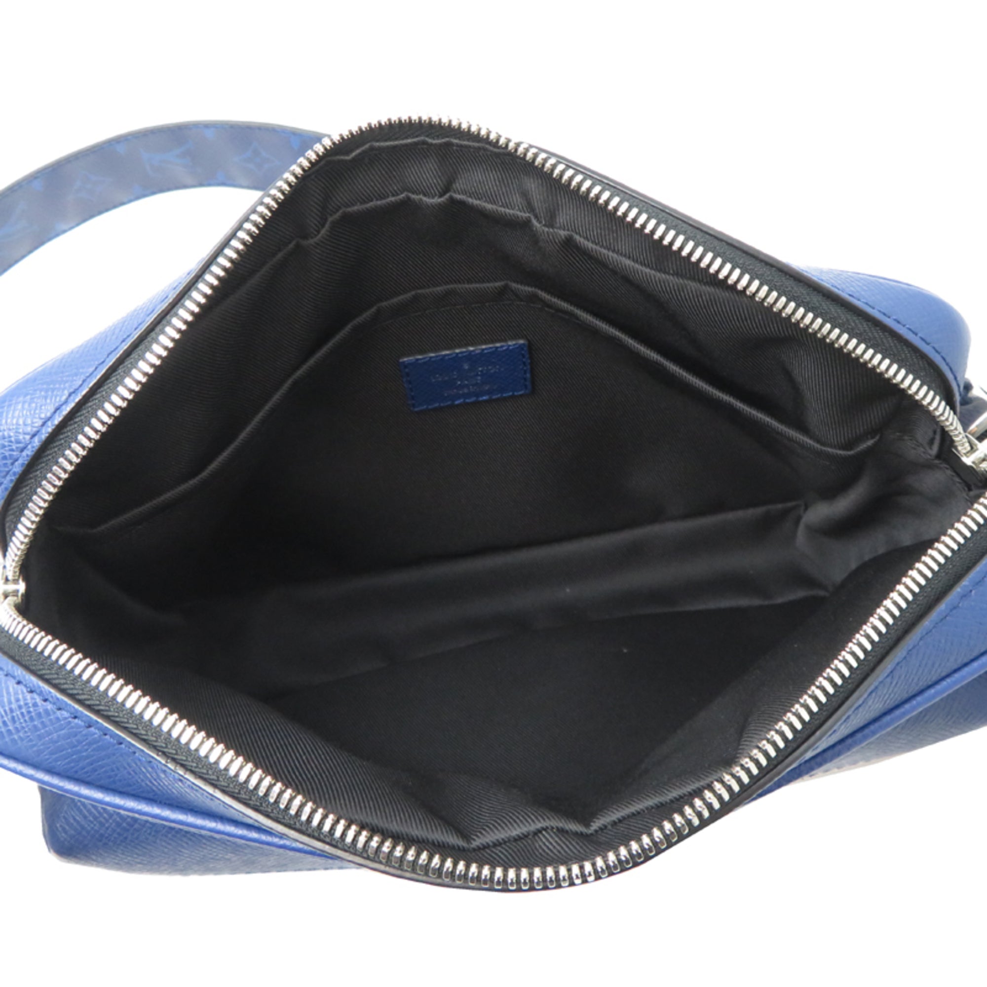 Louis Vuitton Cobalt Taigarama Messenger Bag (Pre-Owned)
