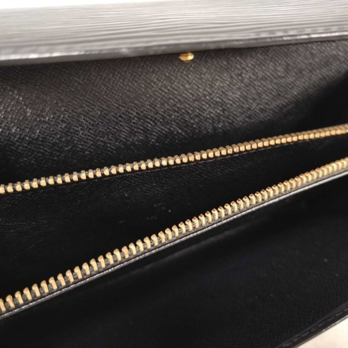 Louis Vuitton Epi Black Epi Leather Long Wallet (Bi-Fold) (Pre-Owned)