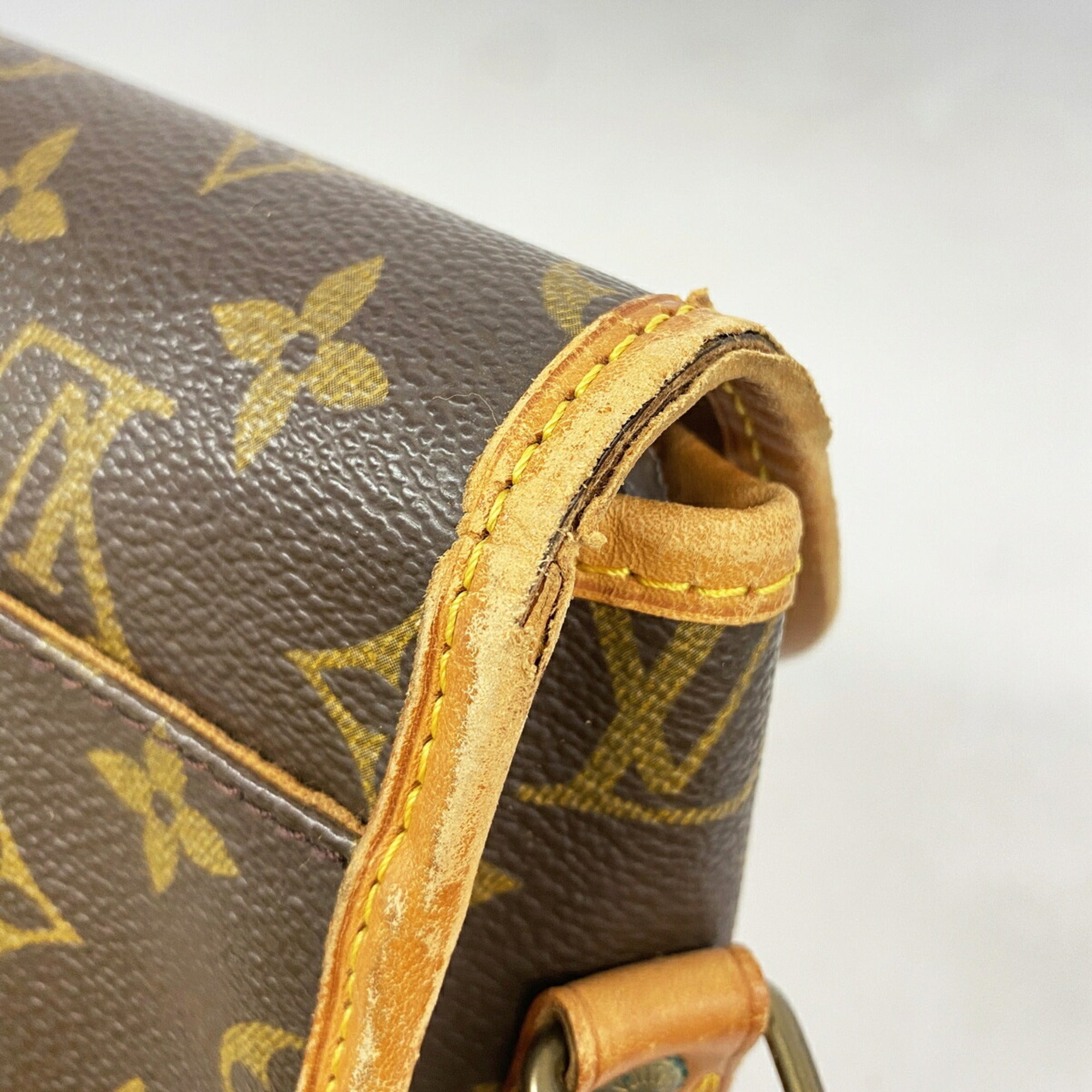 Louis Vuitton Brown Shoulder Bag (Pre-Owned)