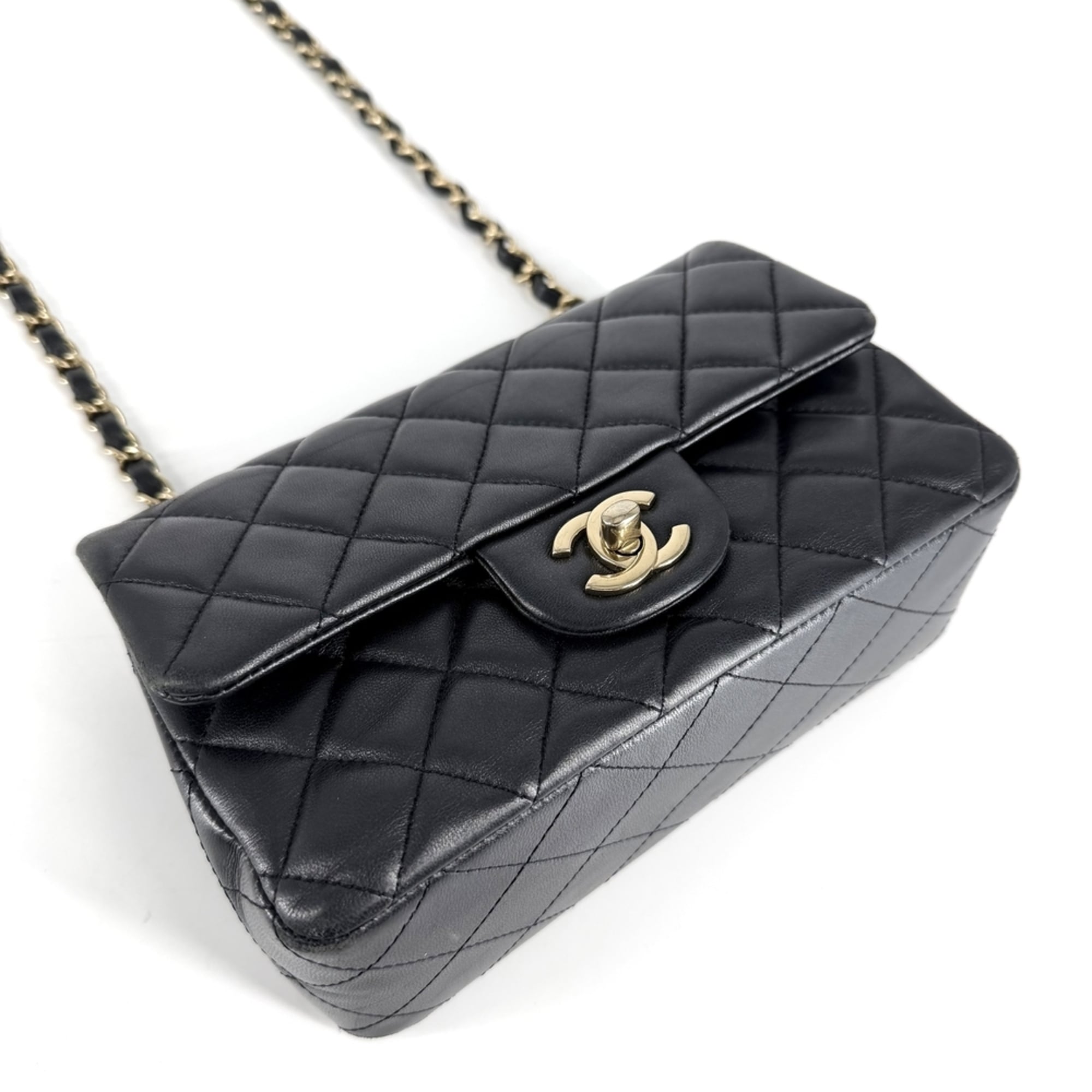Chanel Black Leather Shoulder Bag (Pre-Owned)