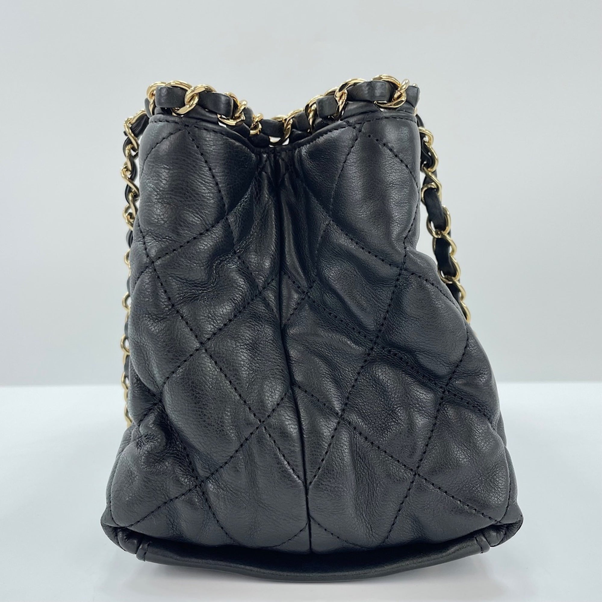 Chanel Black Shoulder Bag (Pre-Owned)