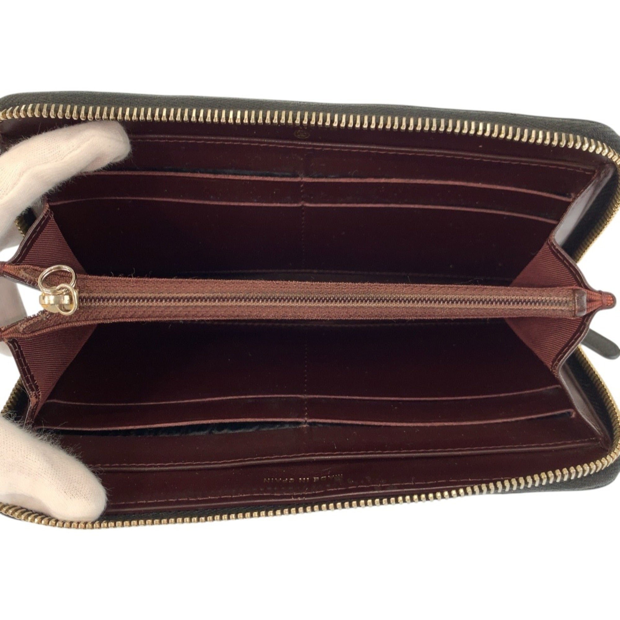 Chanel Black Leather Long Wallet (Bi-Fold) (Pre-Owned)