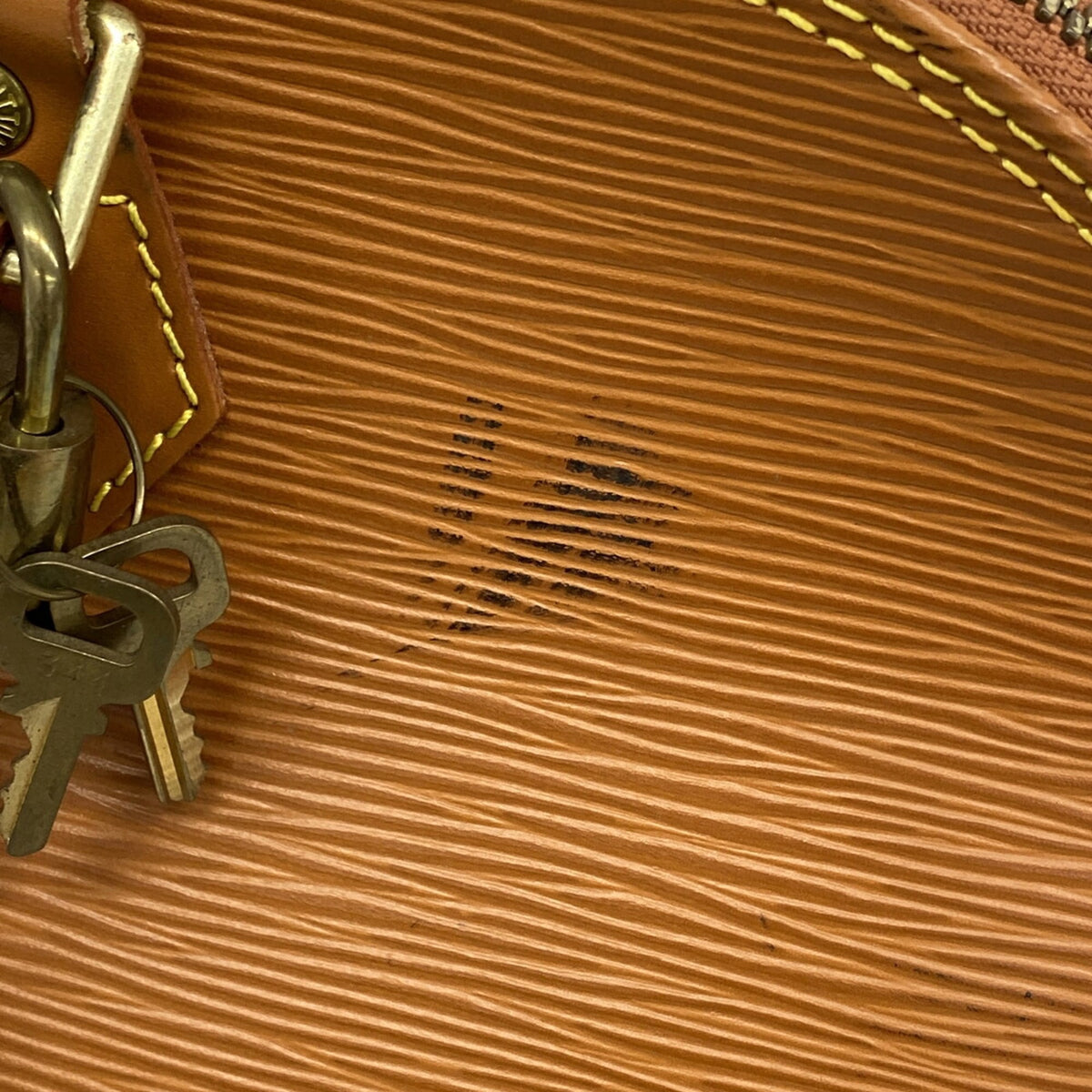 Louis Vuitton Gold Cipango Handbag (Pre-Owned)