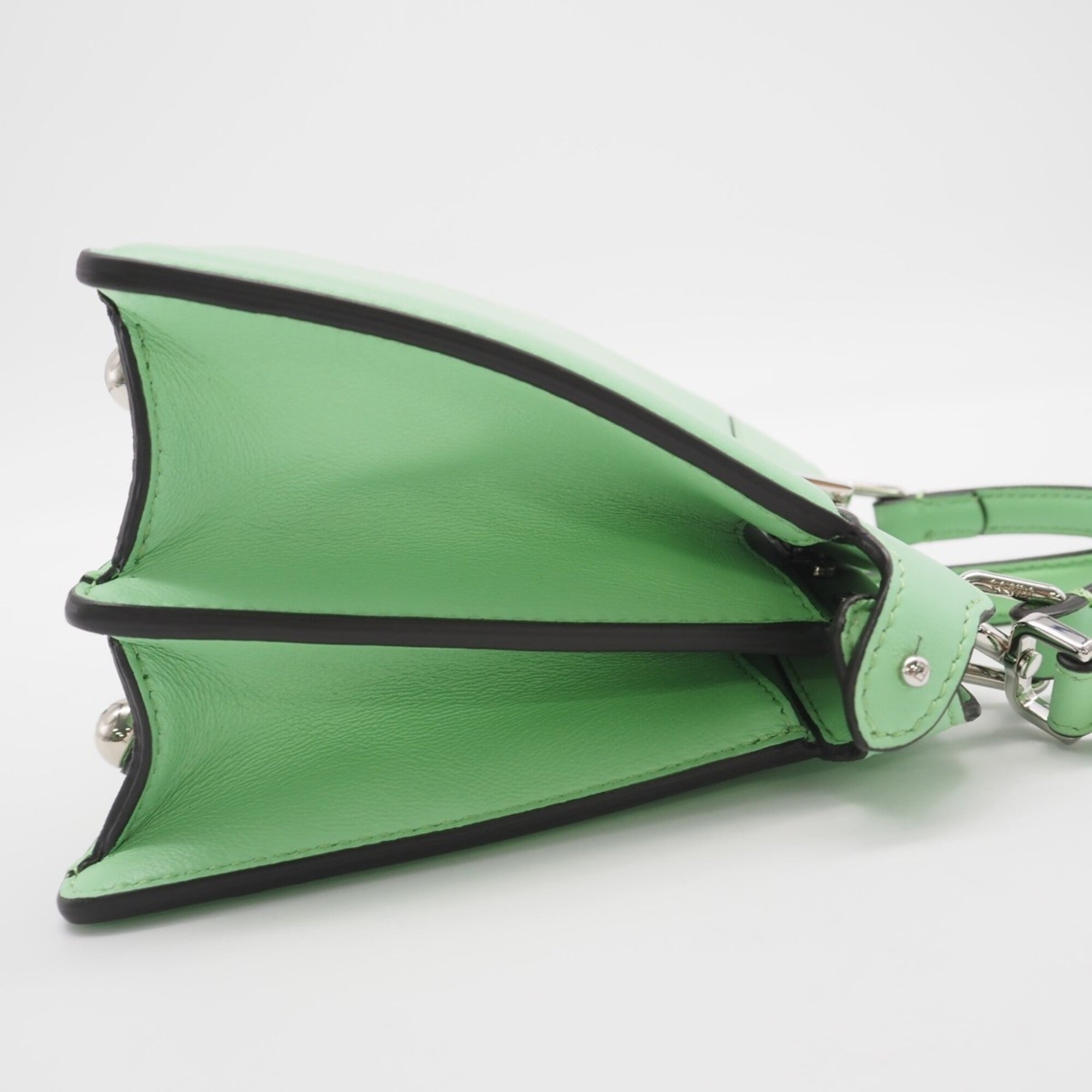 Fendi Peekaboo Green Leather Handbag (Pre-Owned)