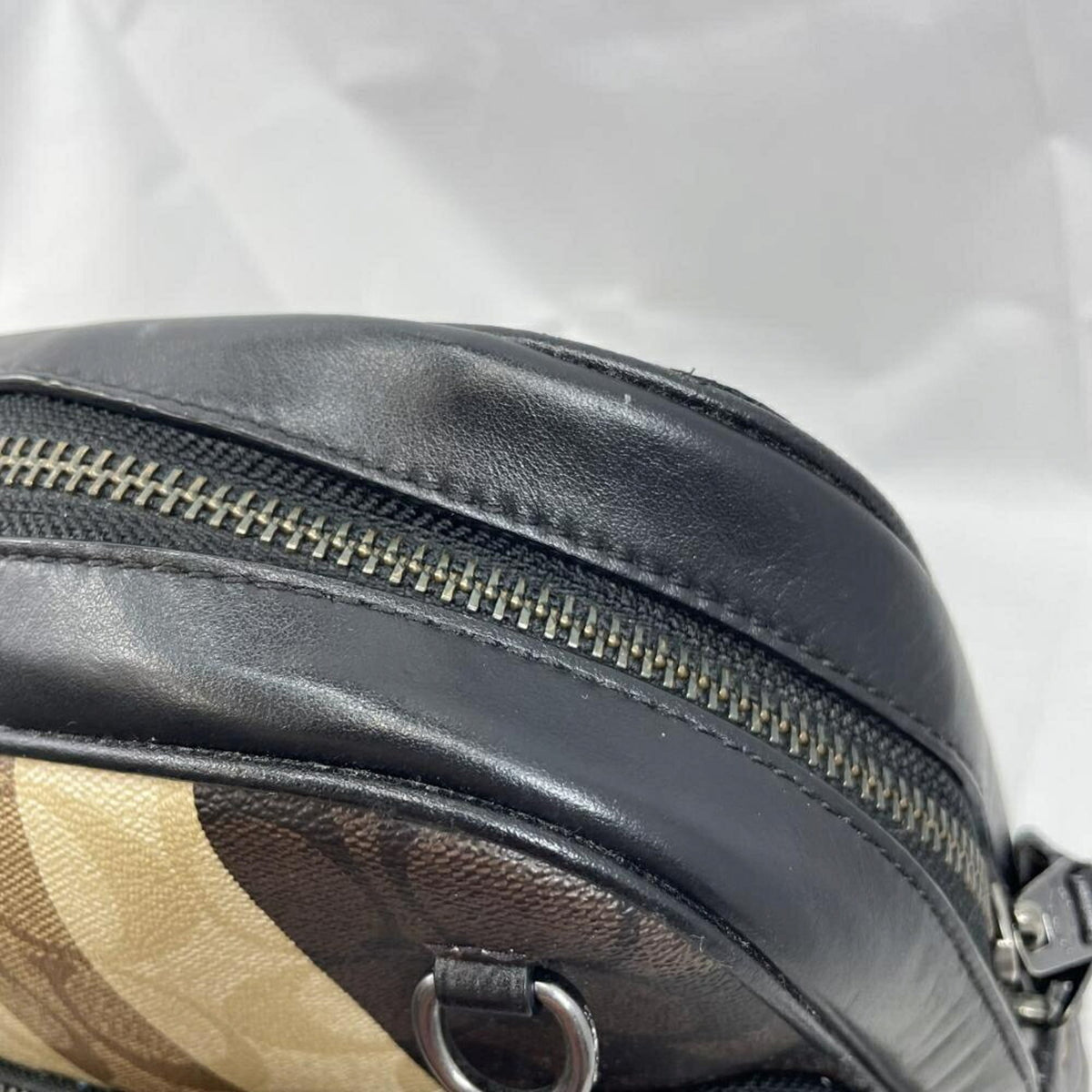 Coach Signature Leather Sling Bag (Pre-Owned)