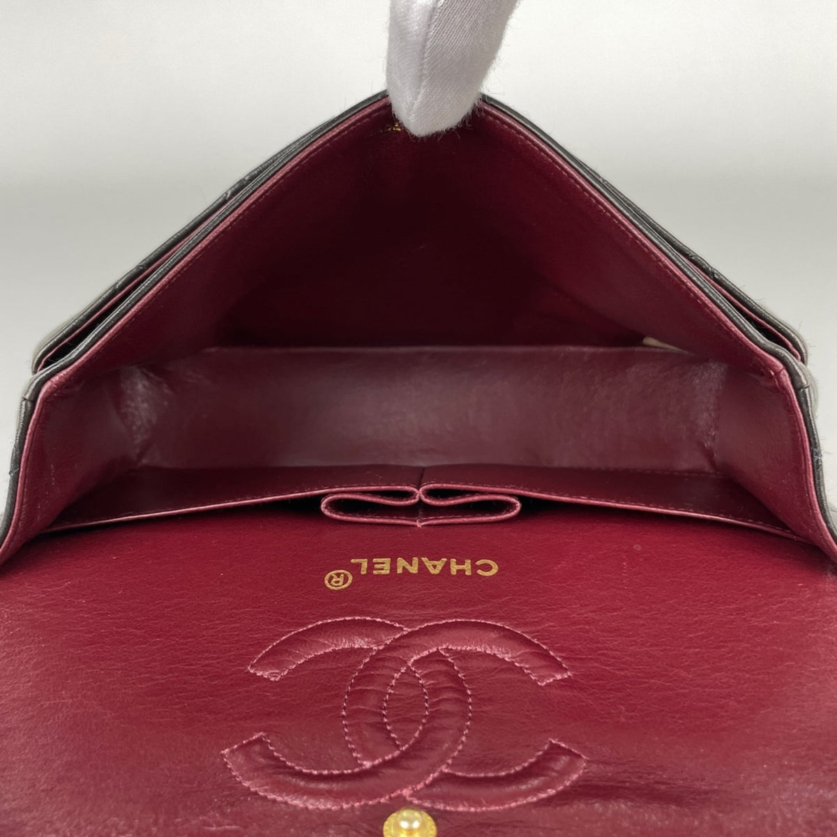 Chanel Matelasse Black Leather Shoulder Bag (Pre-Owned)