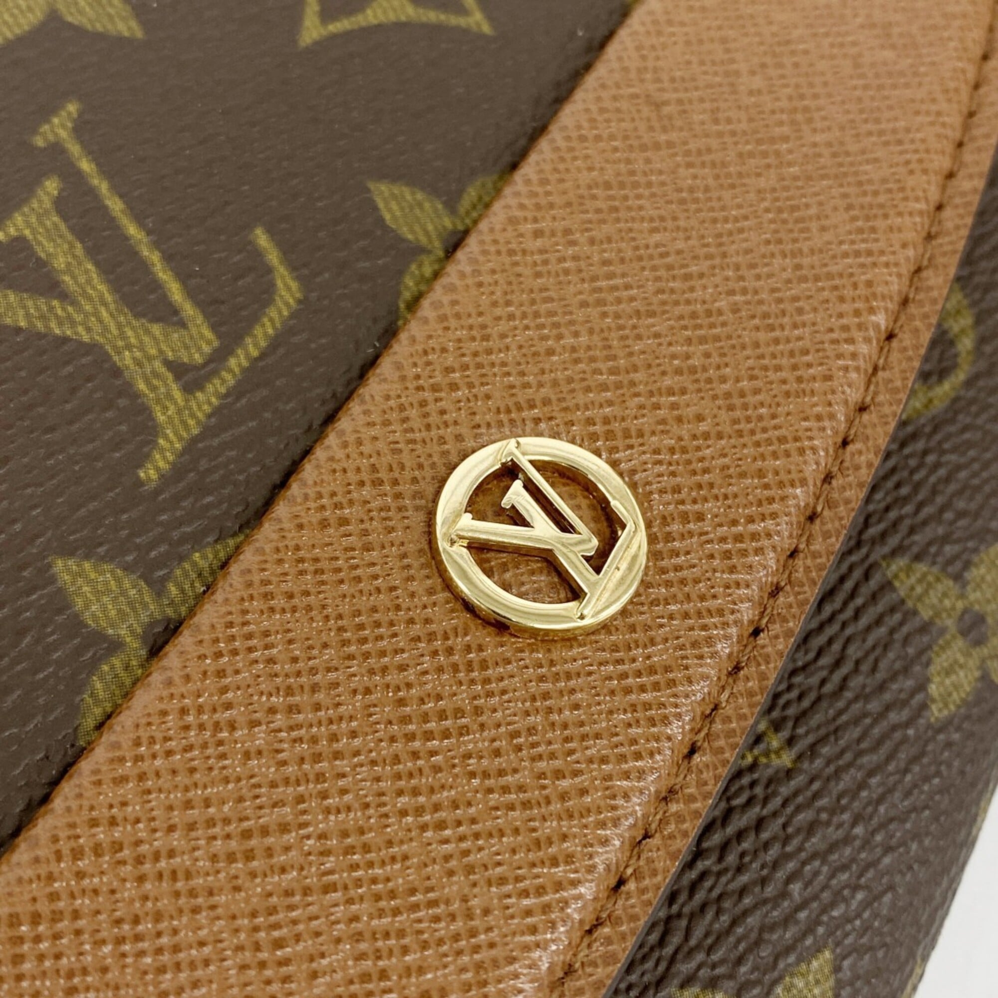 Louis Vuitton Brown Clutch Bag (Pre-Owned)