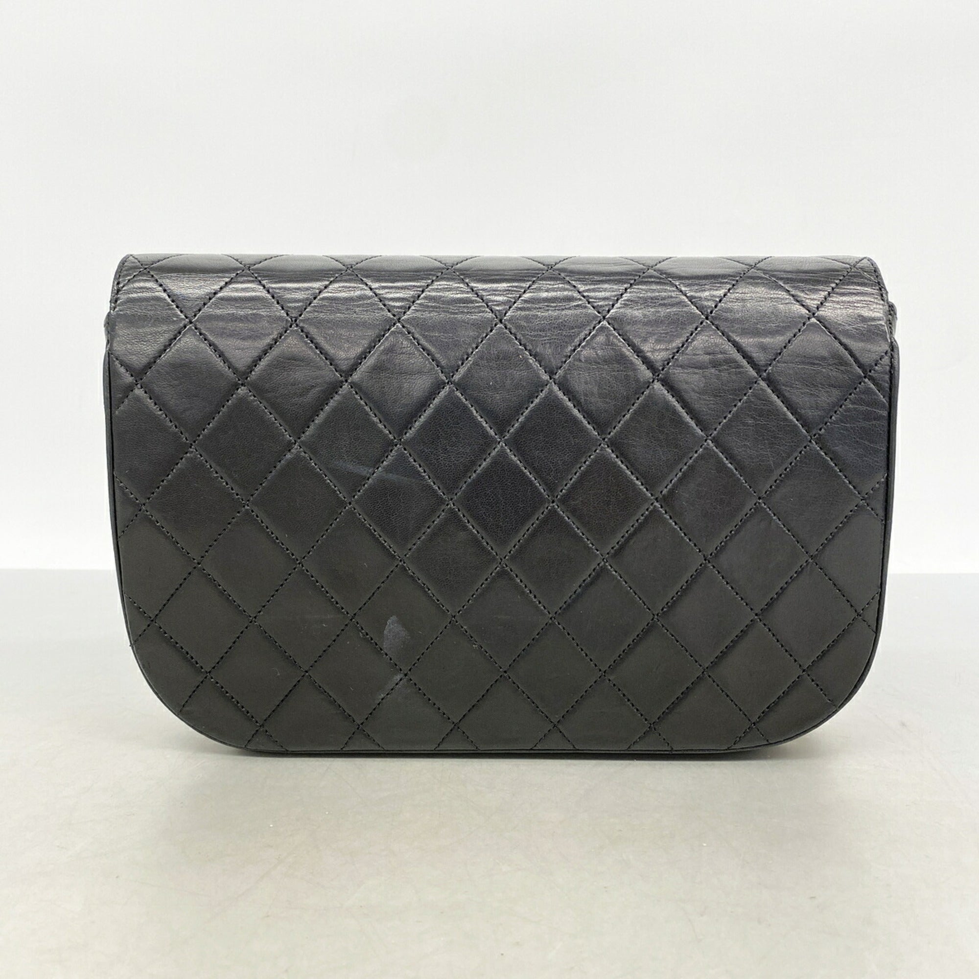 Chanel Black Leather Shoulder Bag (Pre-Owned)