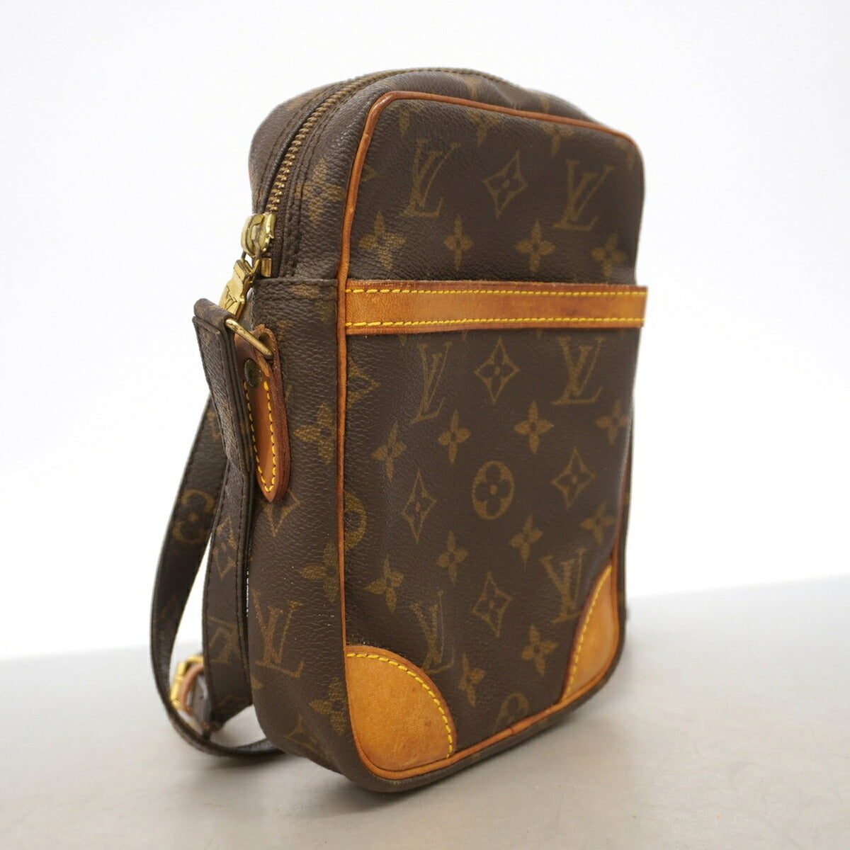 Louis Vuitton Brown Shoulder Bag (Pre-Owned)