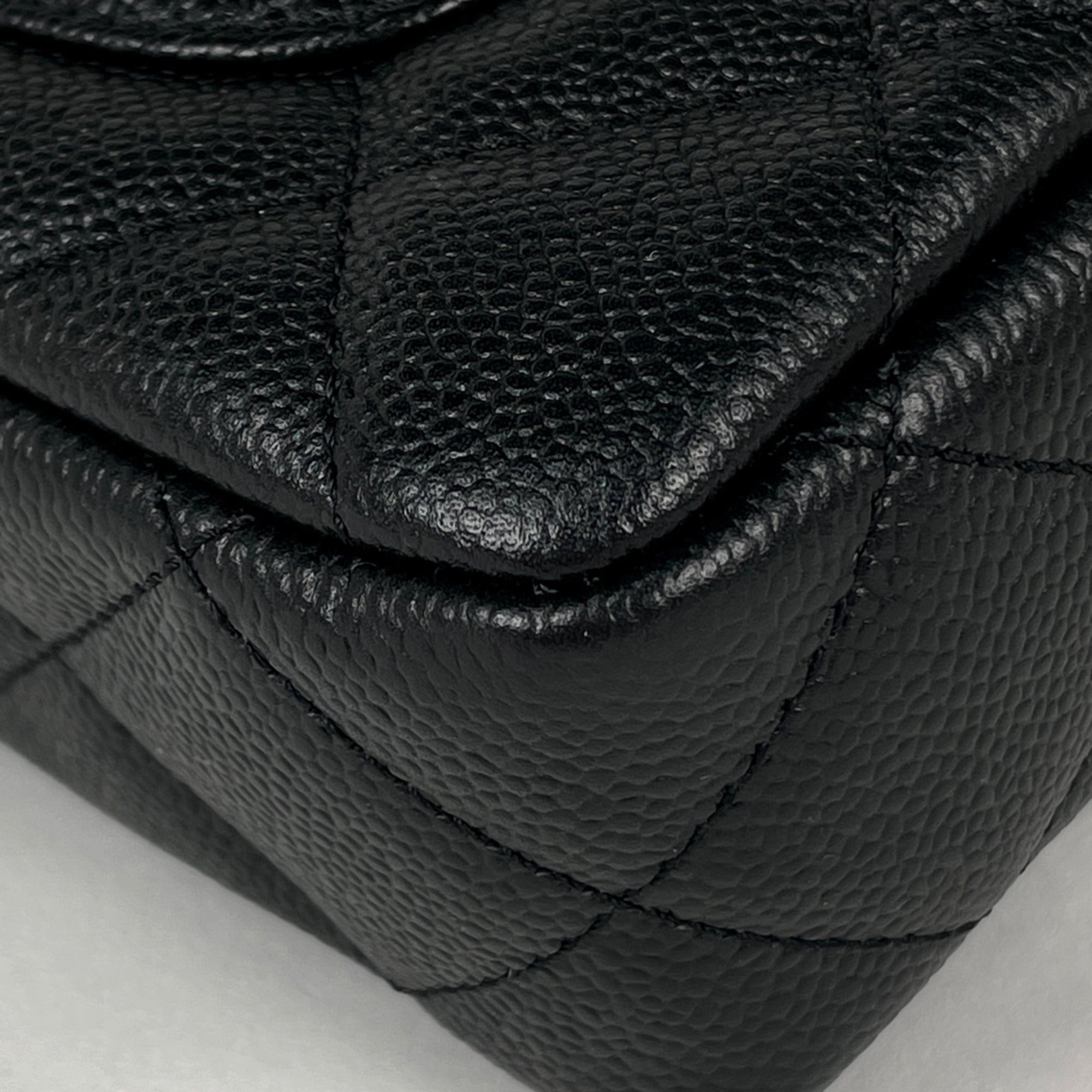 Chanel Matelasse Black Grained Calfskin Shoulder Bag (Pre-Owned)