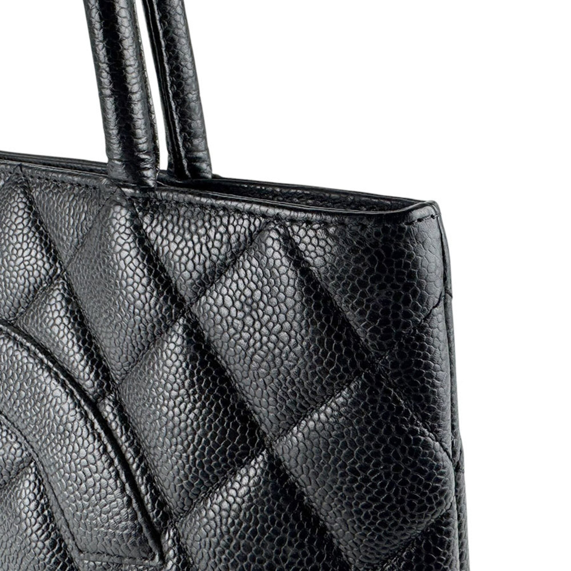 Chanel Black Grained Calfskin Handbag (Pre-Owned)