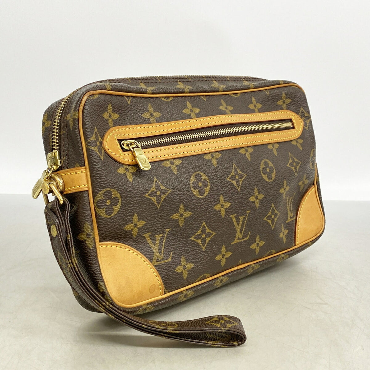 Louis Vuitton Brown Clutch Bag (Pre-Owned)
