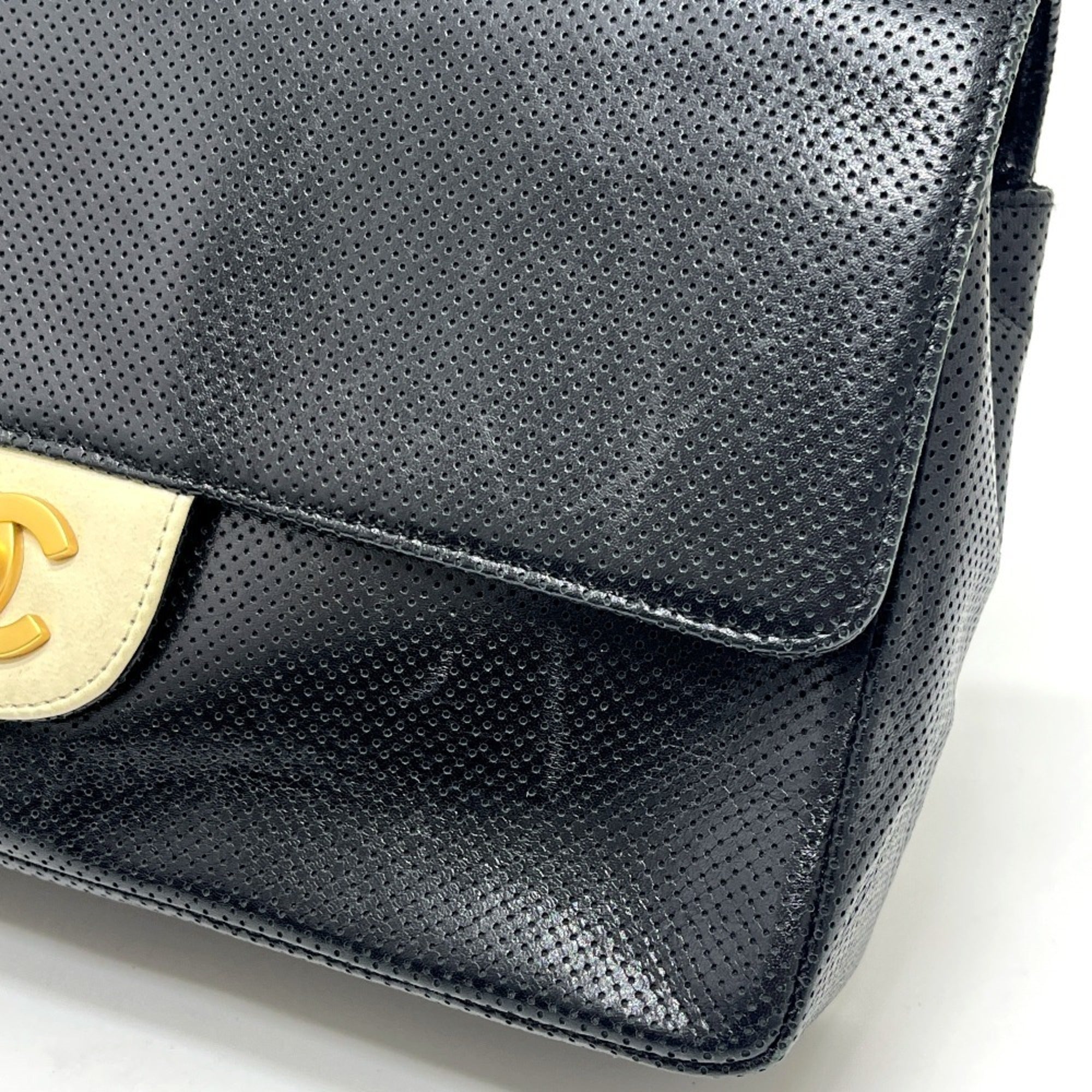 Chanel Black White Leather Handbag Shoulder Bag (Pre-Owned)