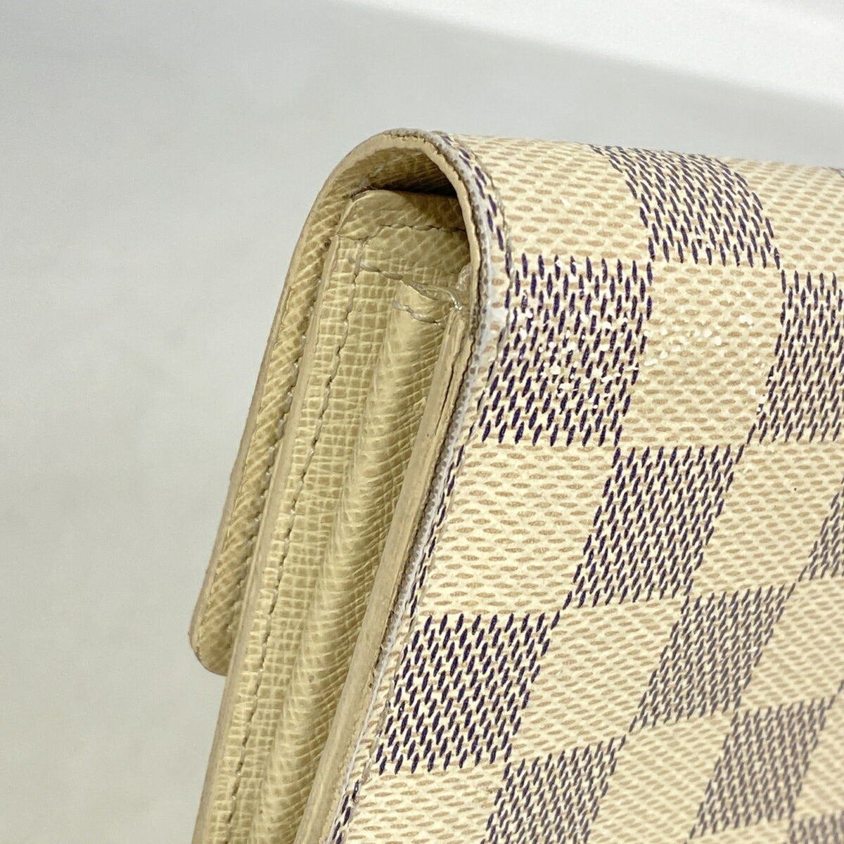 Louis Vuitton White Long Wallet (Bi-Fold) (Pre-Owned)