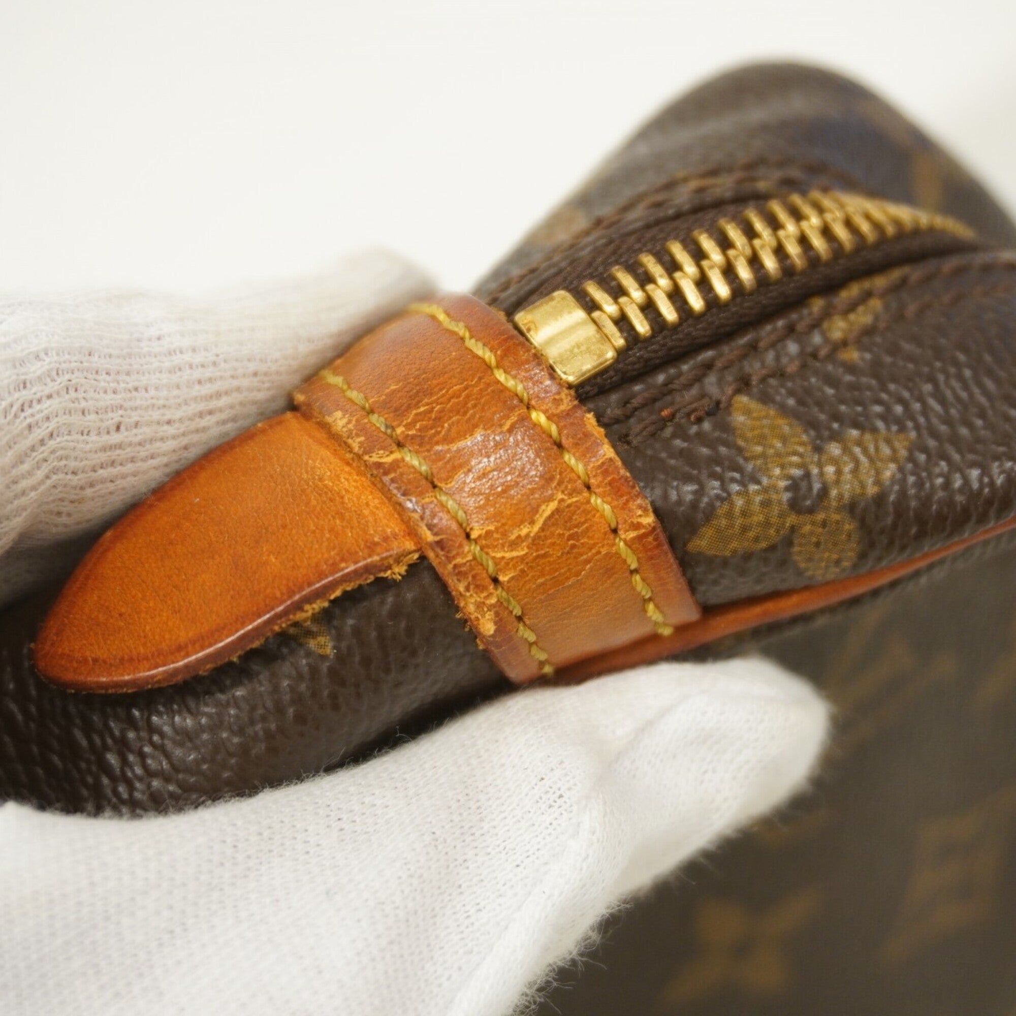 Louis Vuitton Brown Clutch Bag (Pre-Owned)