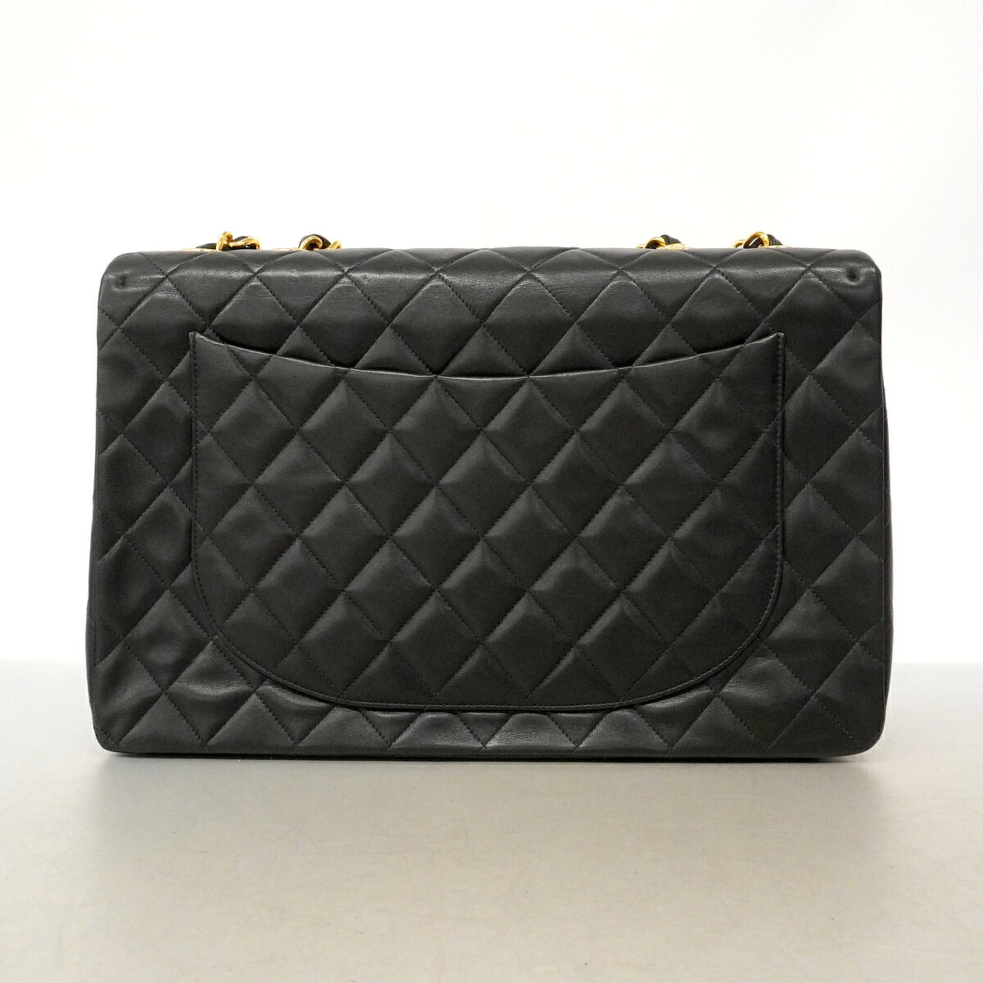 Chanel Black Leather Shoulder Bag (Pre-Owned)