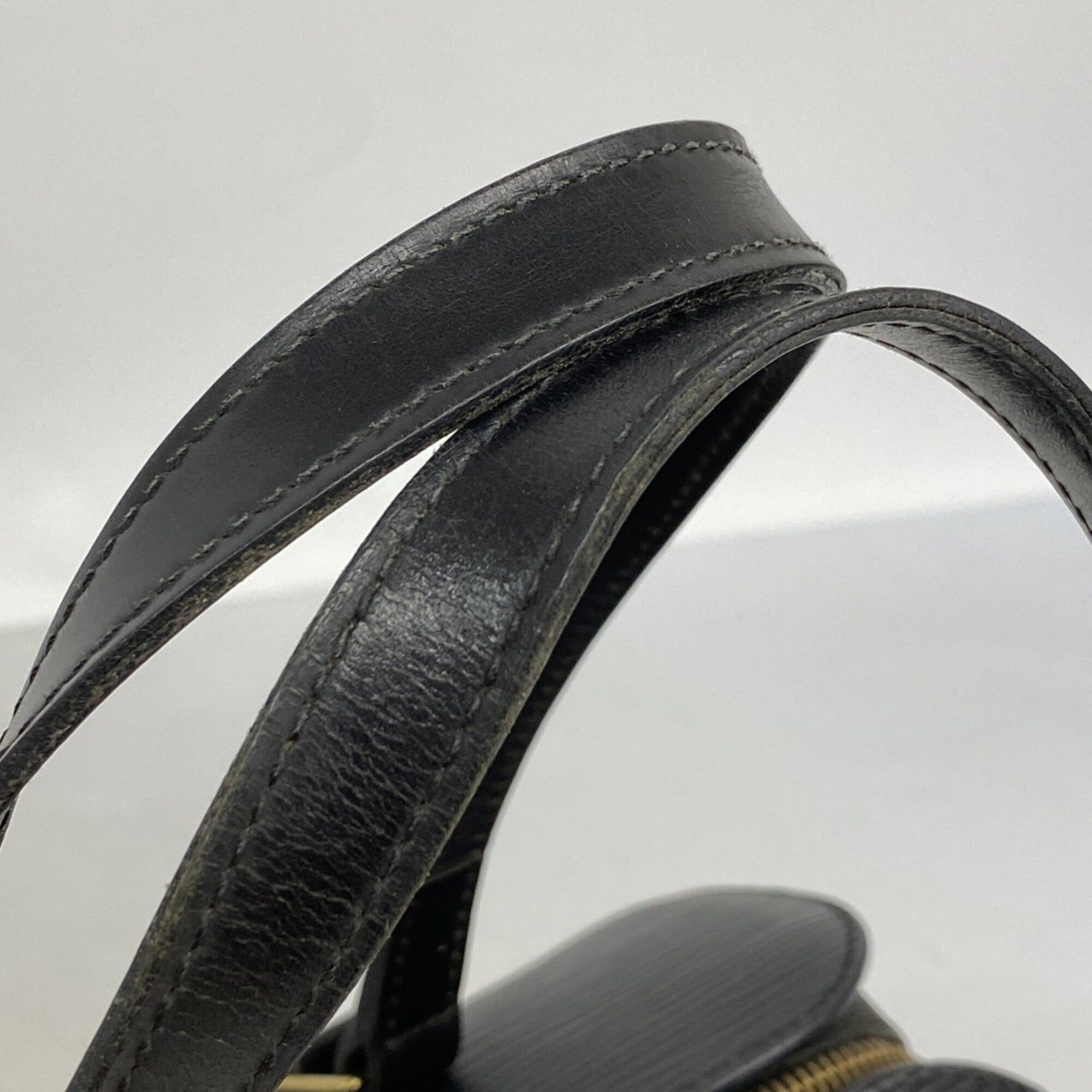 Louis Vuitton Noir Handbag (Pre-Owned)