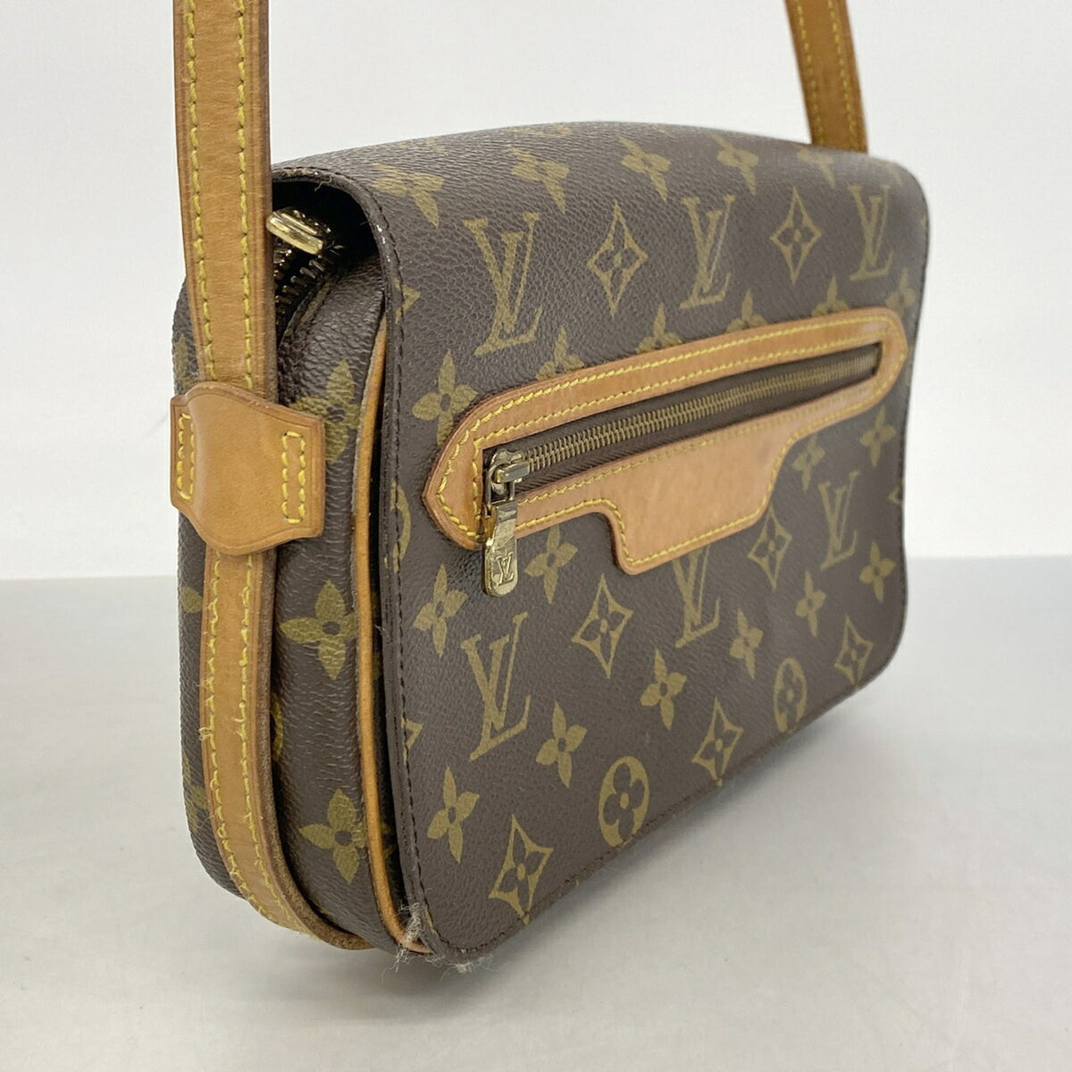 Louis Vuitton Brown Shoulder Bag (Pre-Owned)