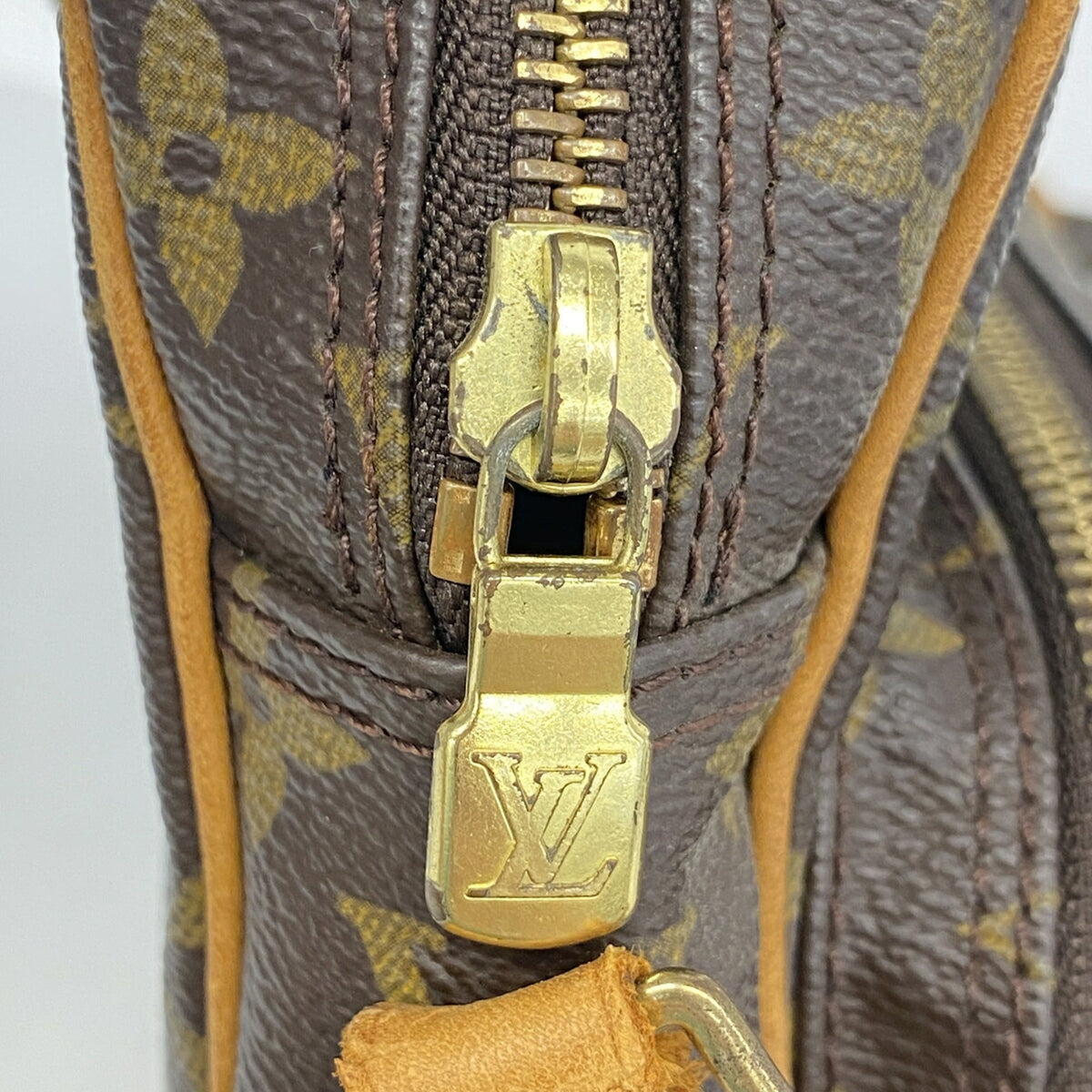 Louis Vuitton Brown Shoulder Bag (Pre-Owned)