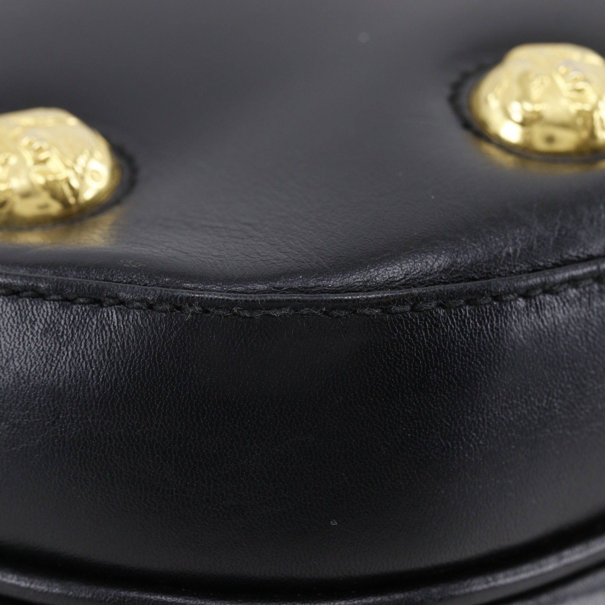 Salvatore Ferragamo Black Leather Shoulder Bag (Pre-Owned)
