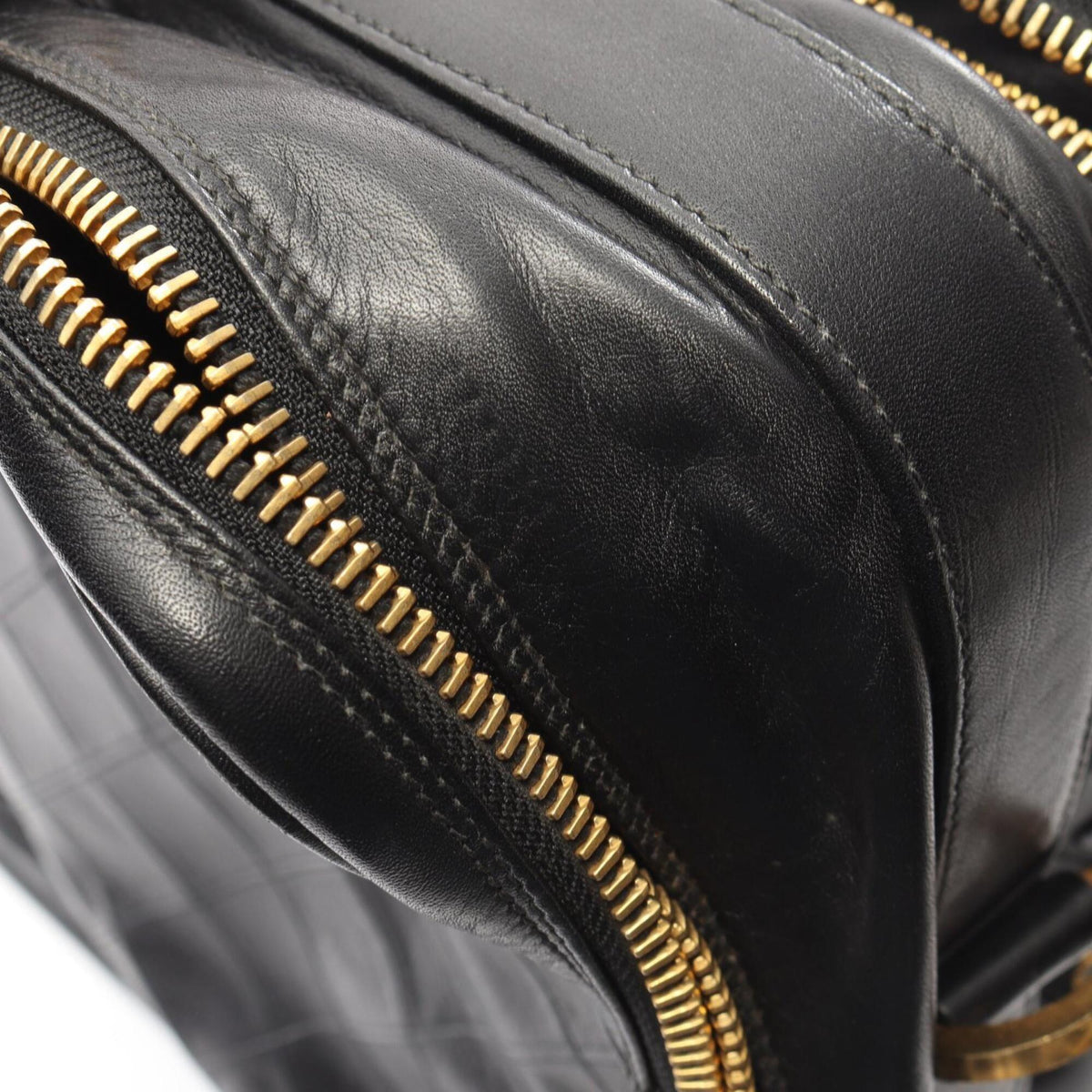 Chanel Black Leather Handbag (Pre-Owned)