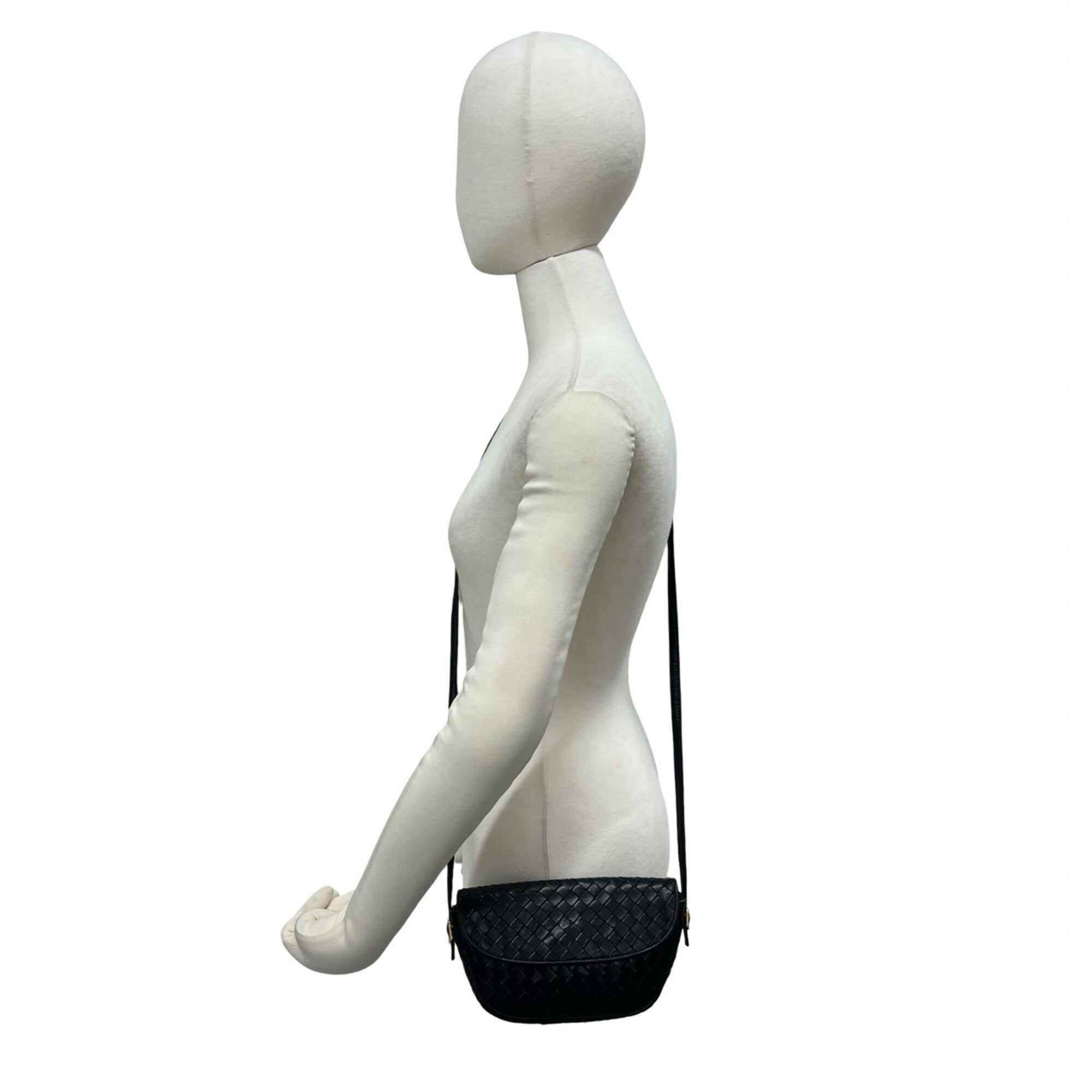 Bottega Veneta Black Leather Pochette Shoulder Bag (Pre-Owned)