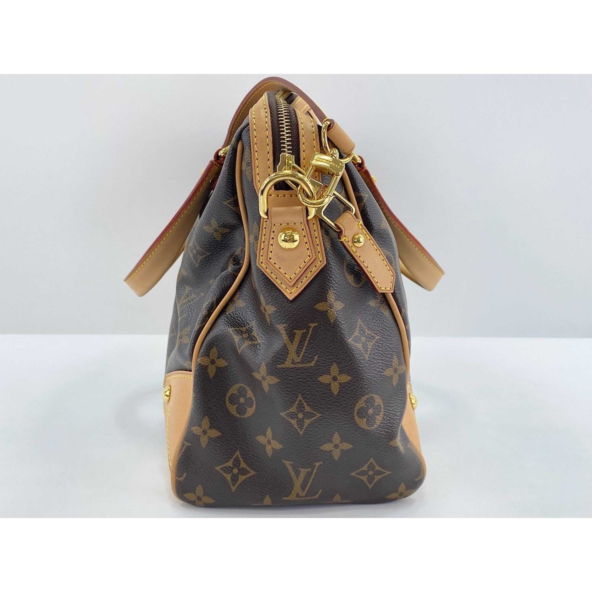 Louis Vuitton Brown Shoulder Bag (Pre-Owned)