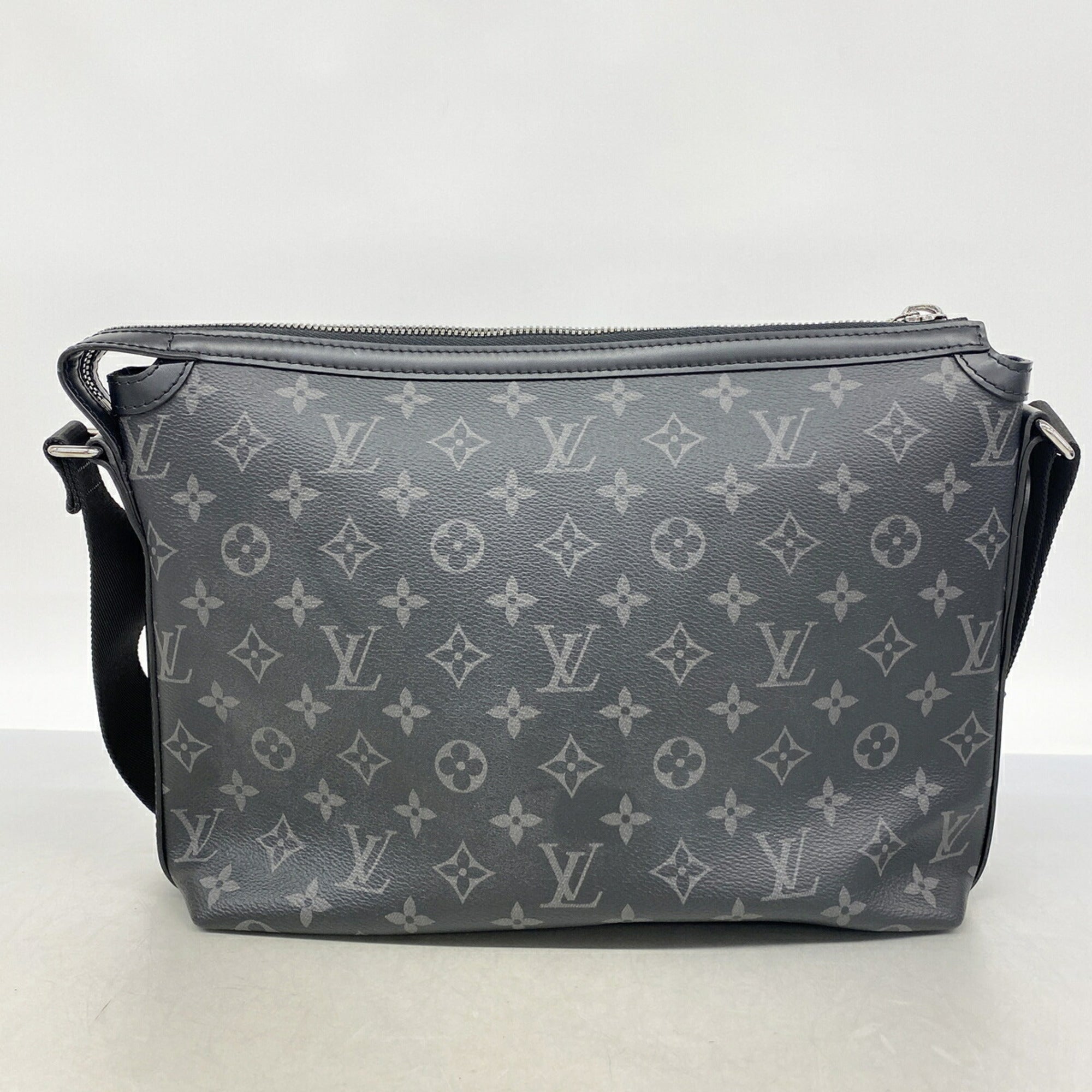 Louis Vuitton Black Shoulder Bag (Pre-Owned)