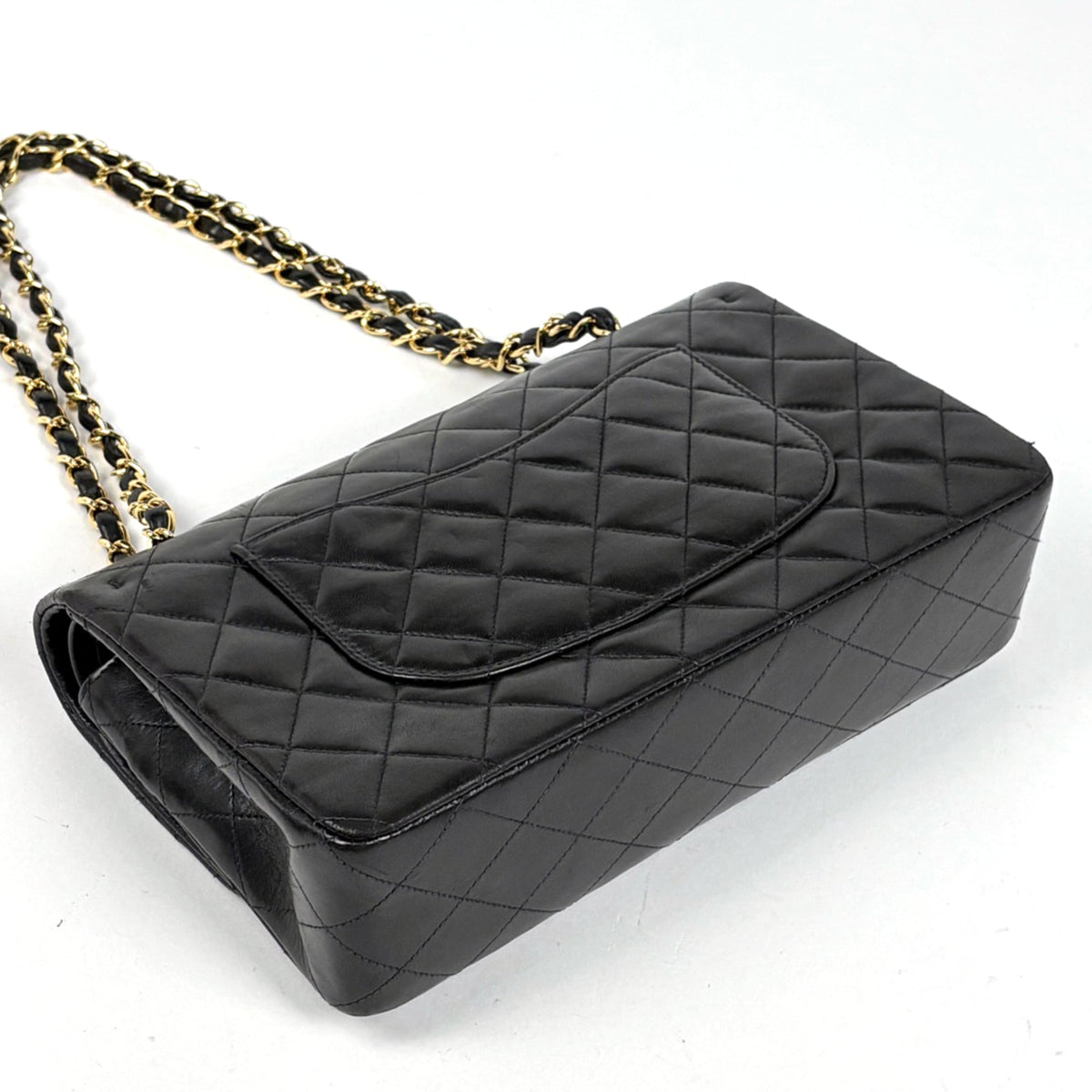 Chanel Matelasse Black Leather Shoulder Bag (Pre-Owned)
