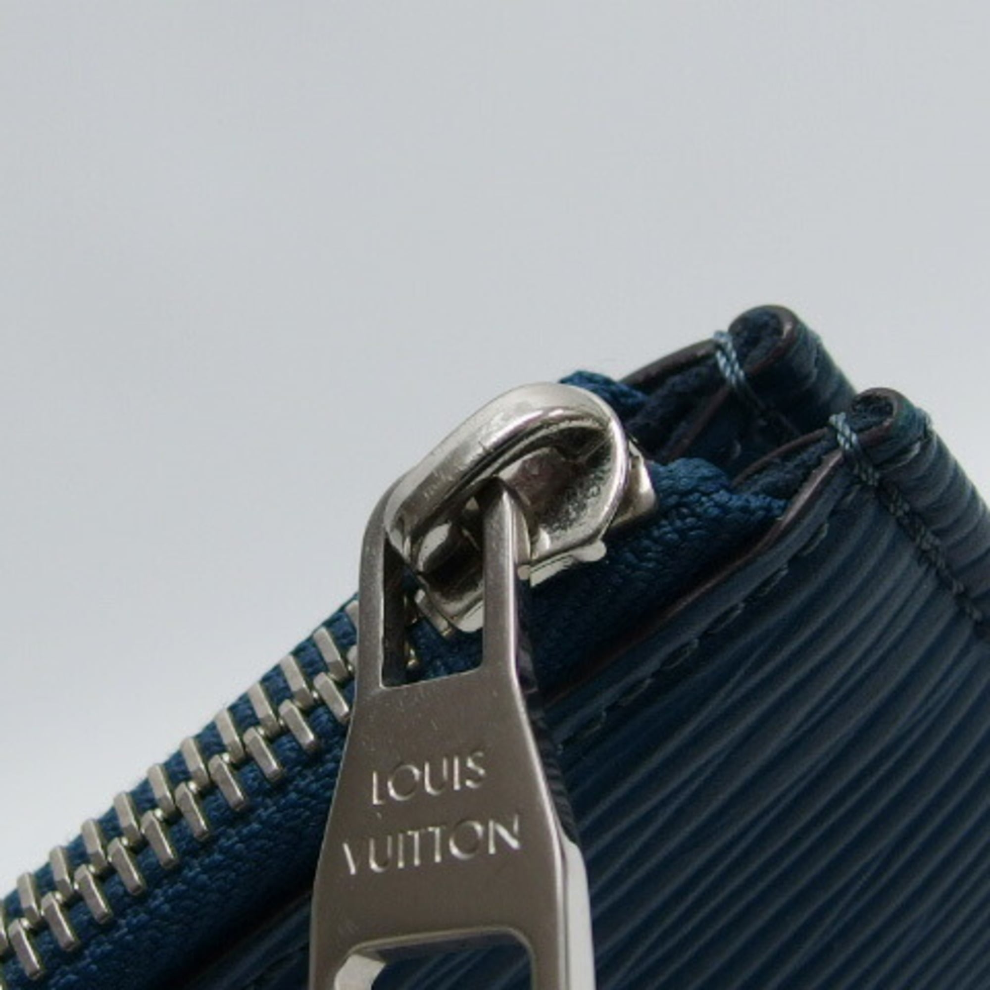 Louis Vuitton Epi Bleu Celeste Epi Leather Clutch Bag Pochette (Pre-Owned)