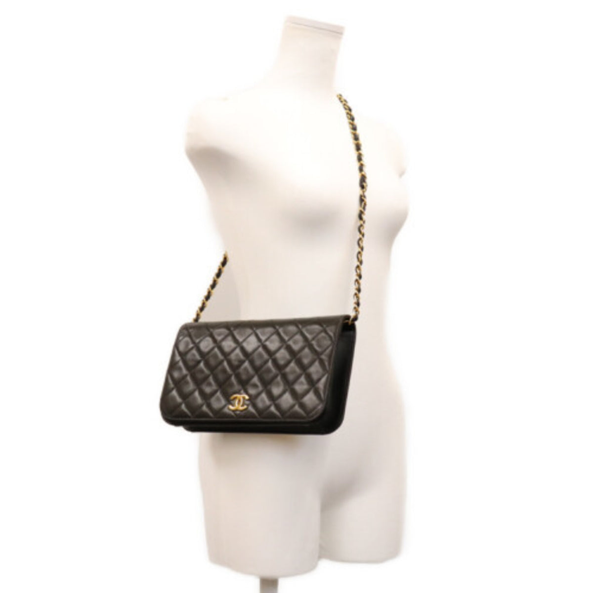 Chanel Black Leather Shoulder Bag (Pre-Owned)