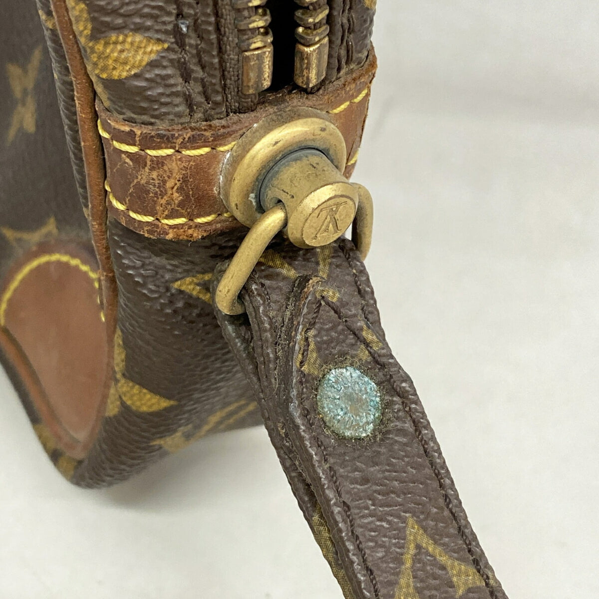 Louis Vuitton Brown Clutch Bag (Pre-Owned)