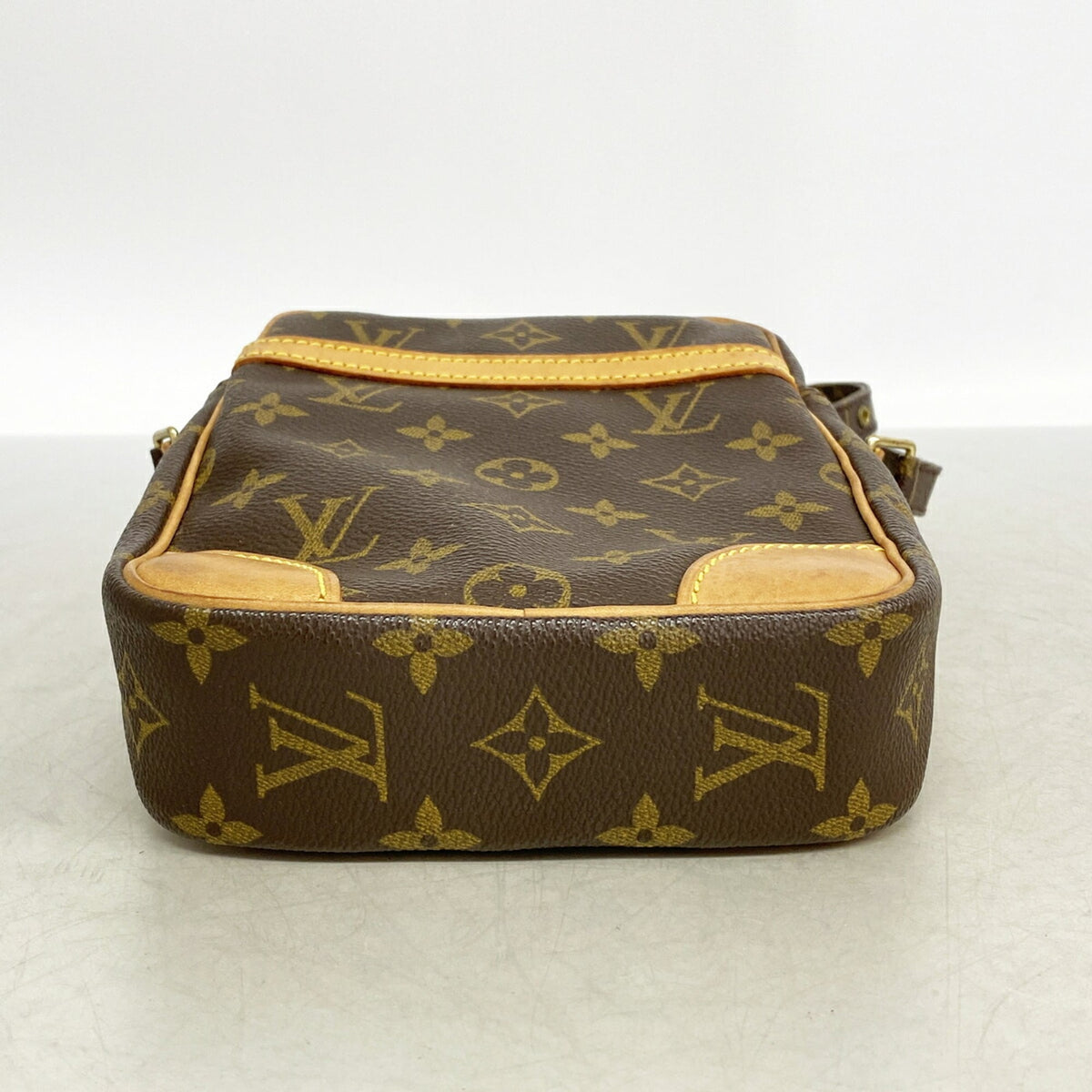 Louis Vuitton Brown Shoulder Bag (Pre-Owned)