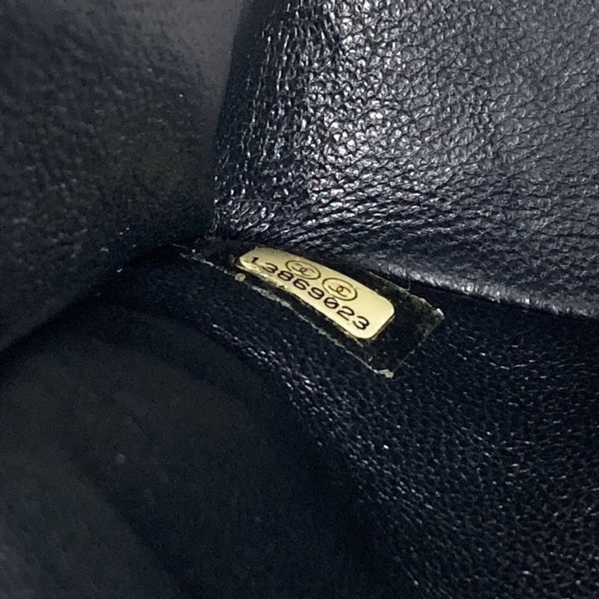 Chanel Matelasse Black Leather Shoulder Bag (Pre-Owned)