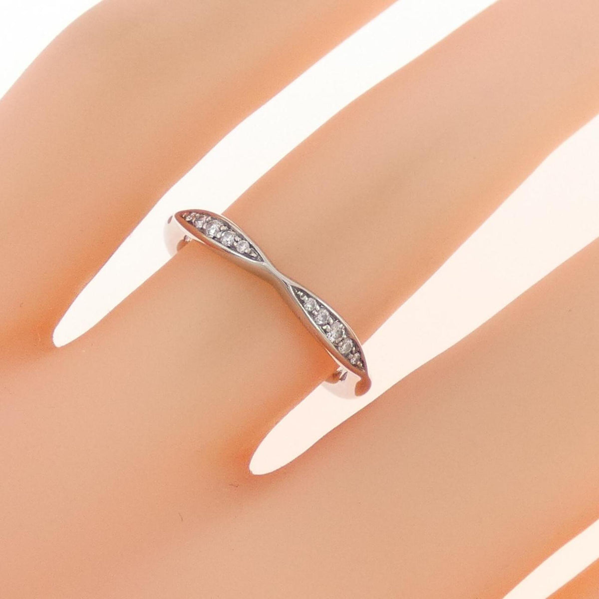 Chanel Platinum 950 Band Ring (Pre-Owned)