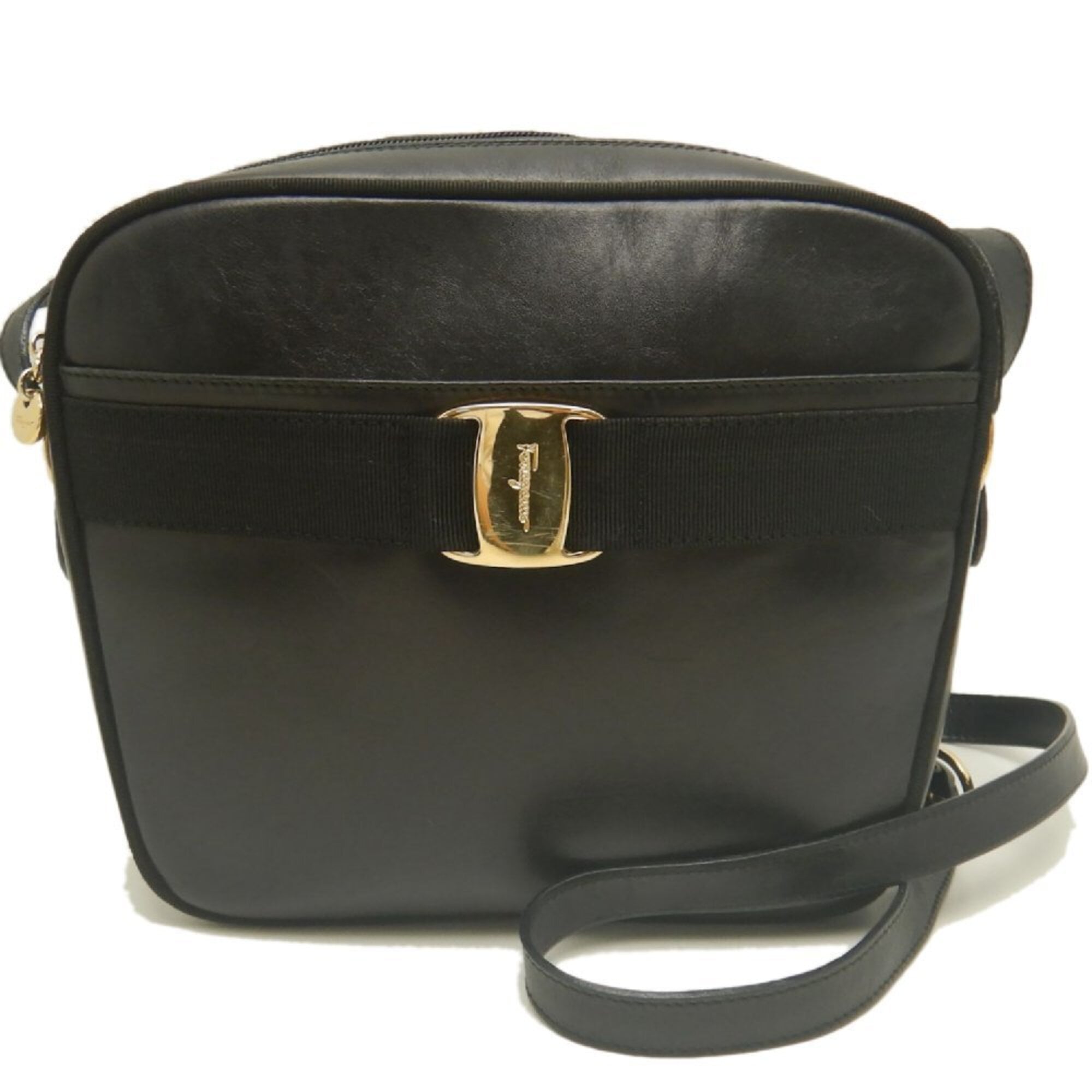 Salvatore Ferragamo Vara Black Leather Shoulder Bag (Pre-Owned)