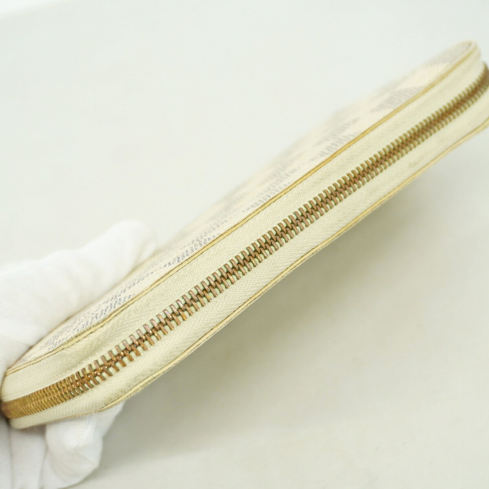 Louis Vuitton White Long Wallet (Bi-Fold) (Pre-Owned)