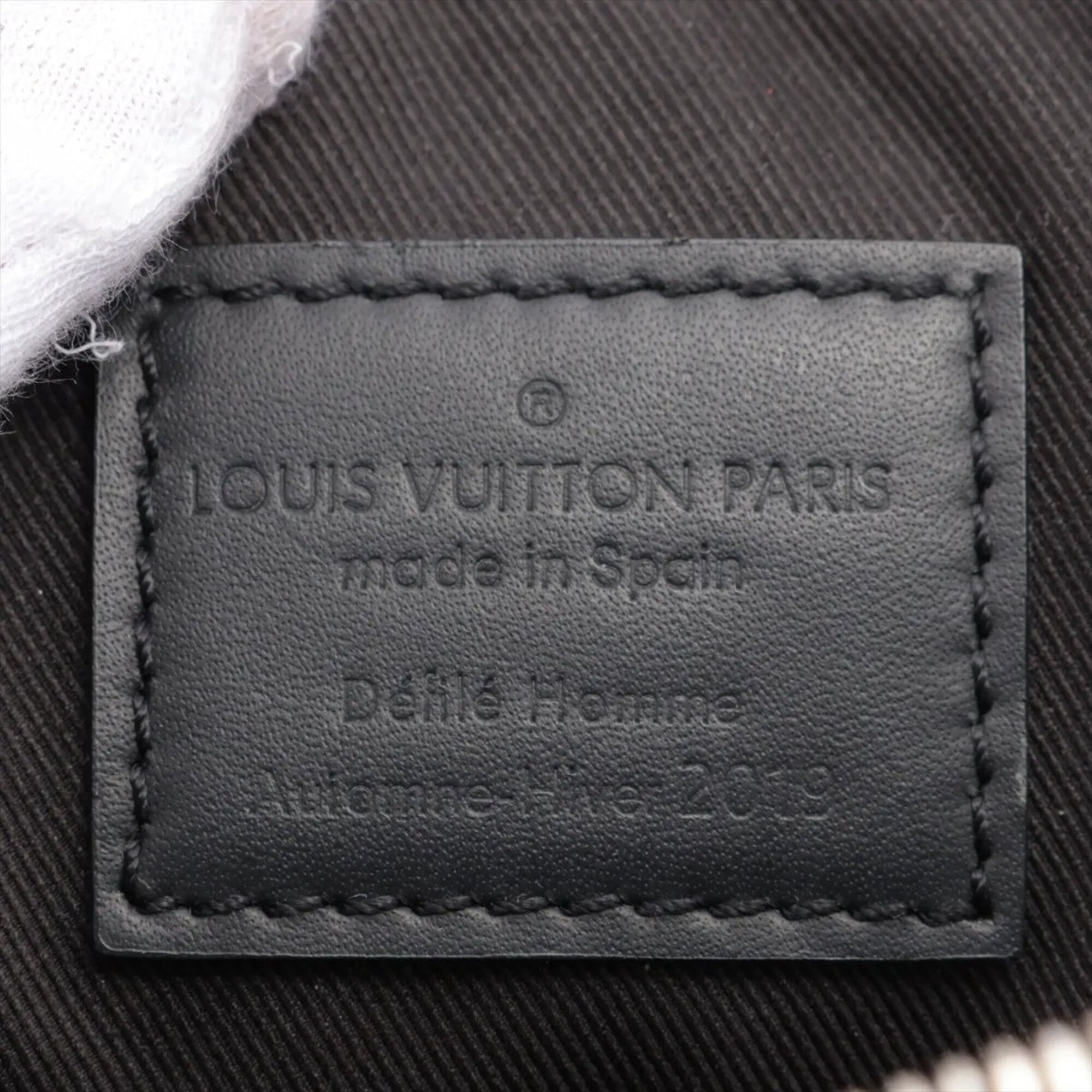Louis Vuitton Black Leather Messenger Bag Shoulder Bag (Pre-Owned)