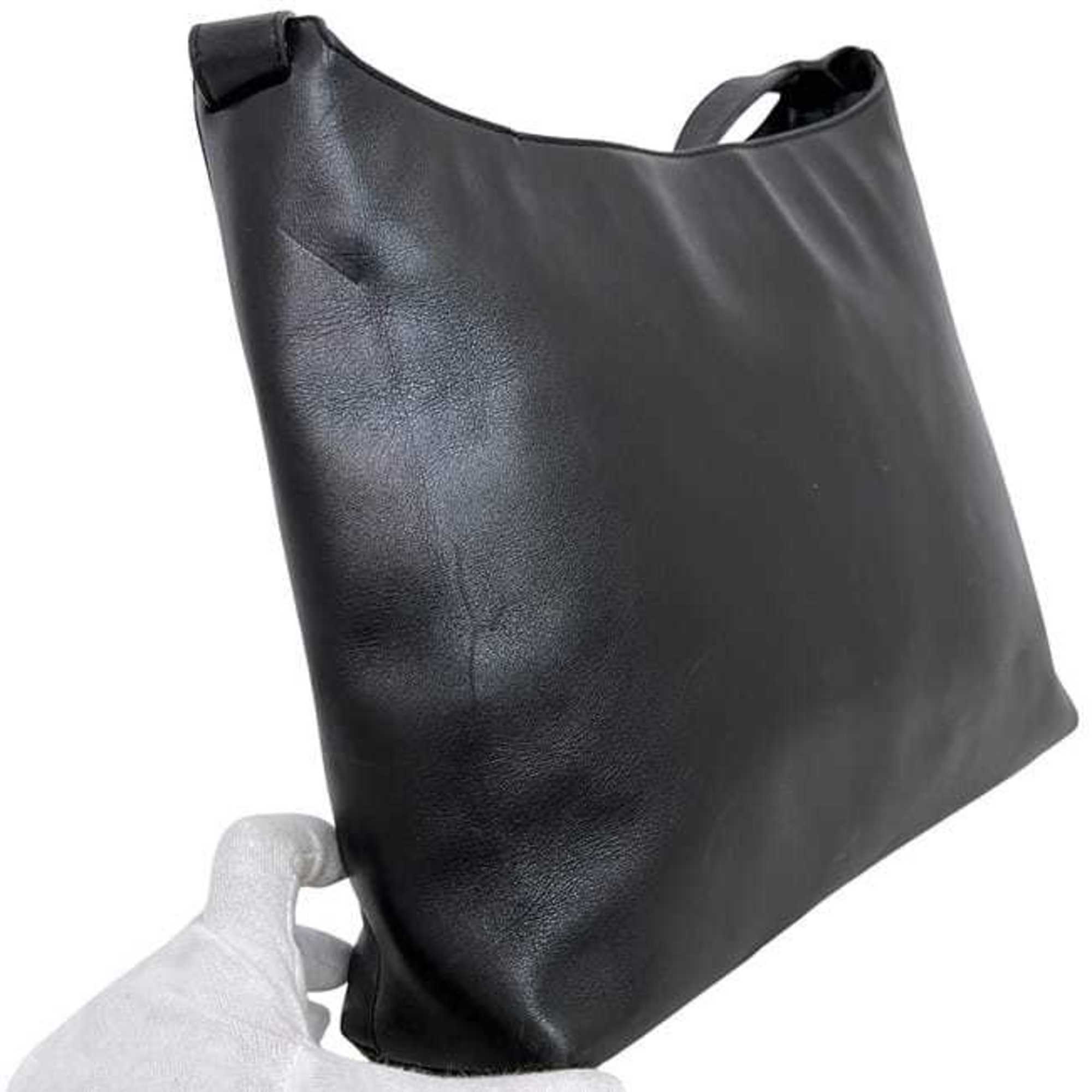 Salvatore Ferragamo Black Leather Shoulder Bag (Pre-Owned)