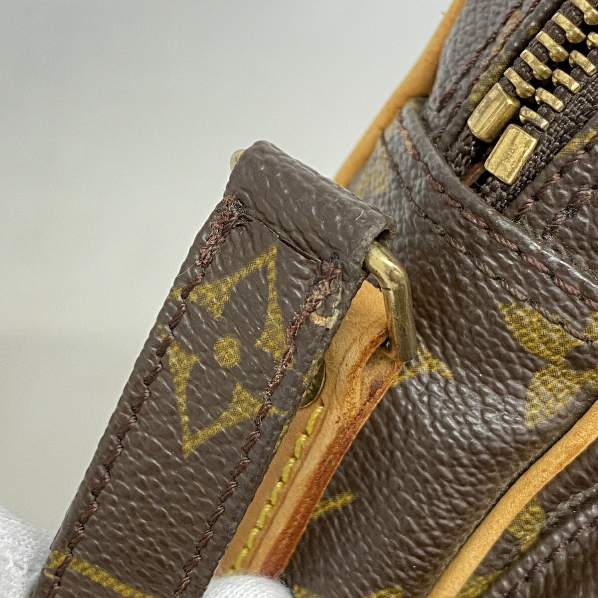 Louis Vuitton Brown Shoulder Bag (Pre-Owned)