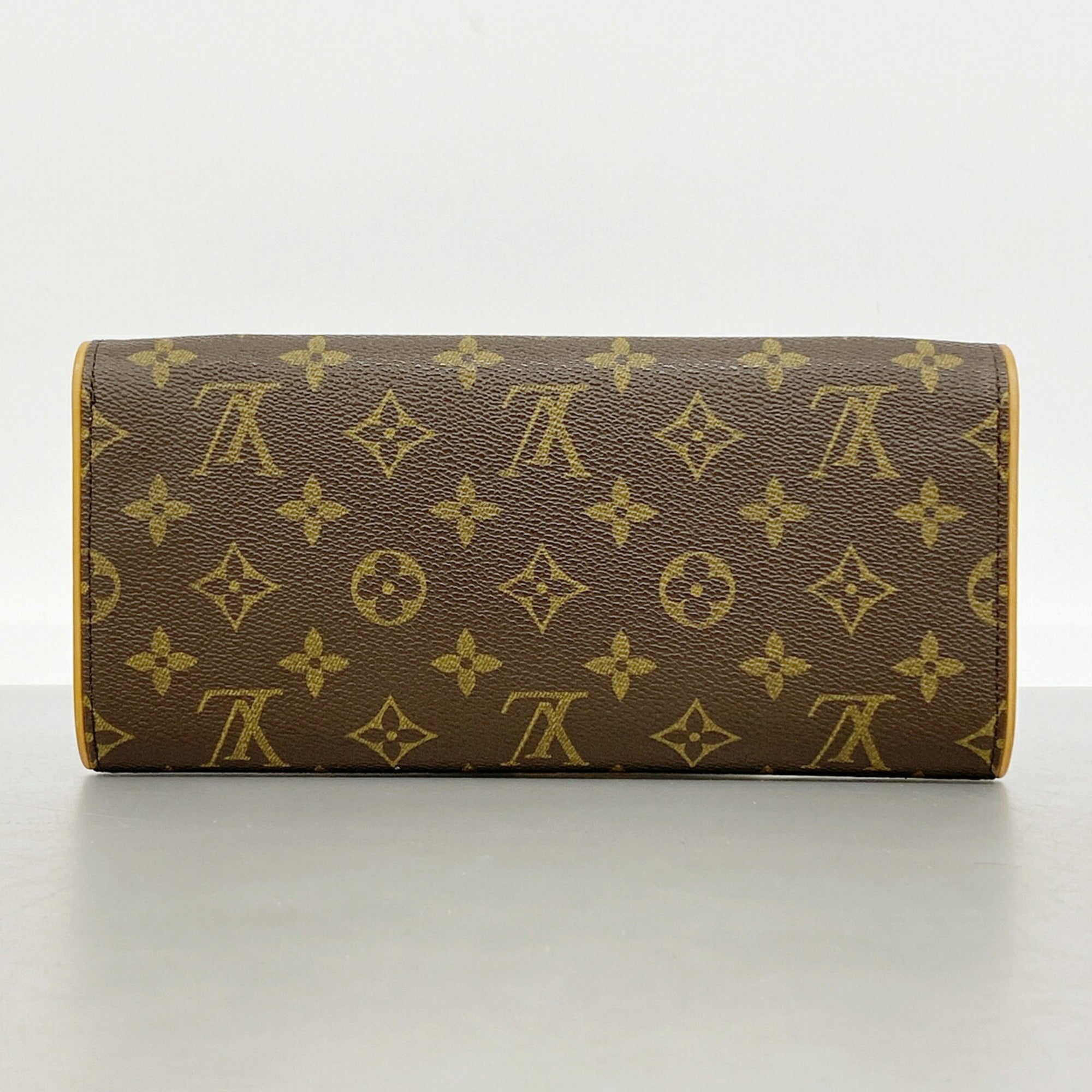 Louis Vuitton Brown Shoulder Bag (Pre-Owned)