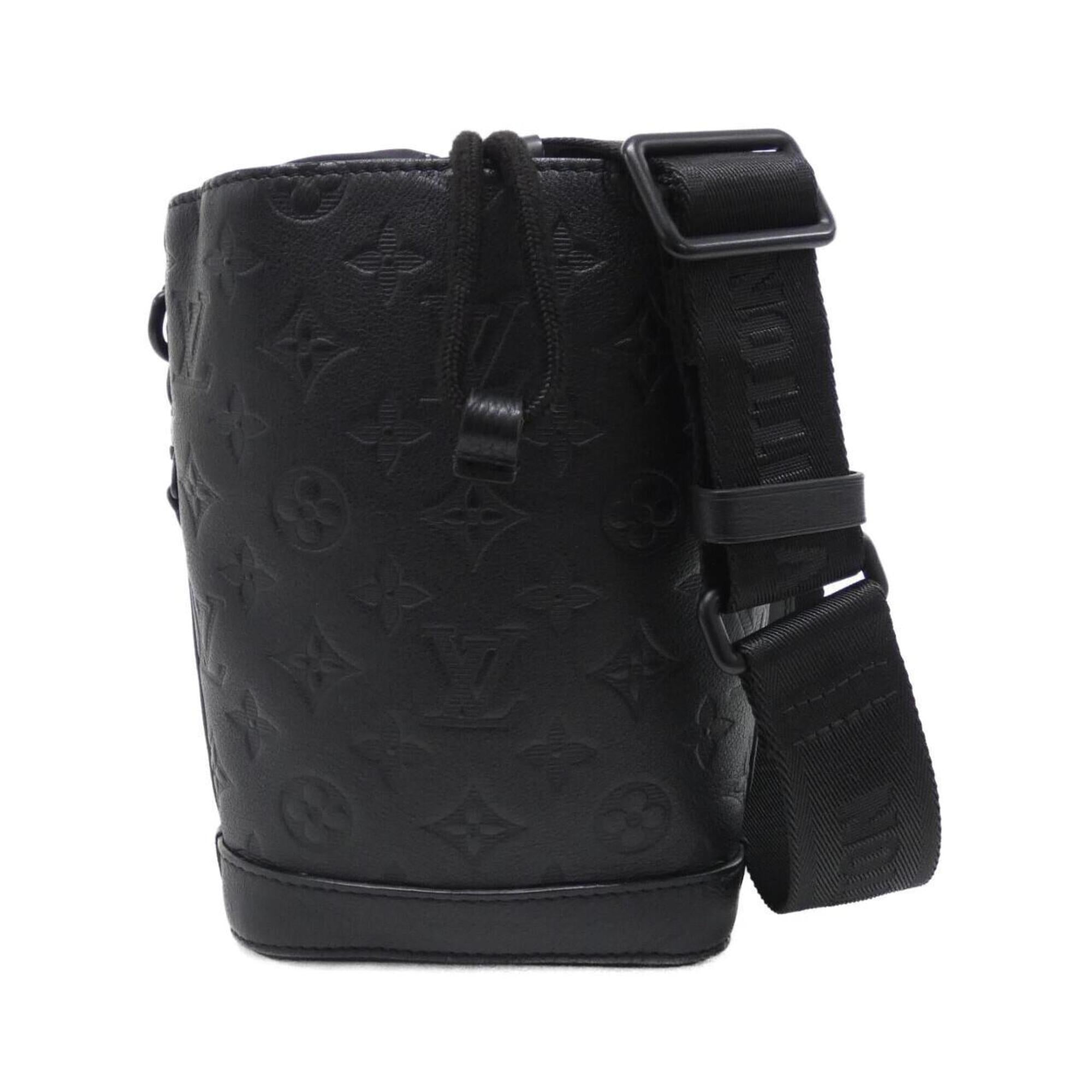 Louis Vuitton Black Leather Shoulder Bag (Pre-Owned)