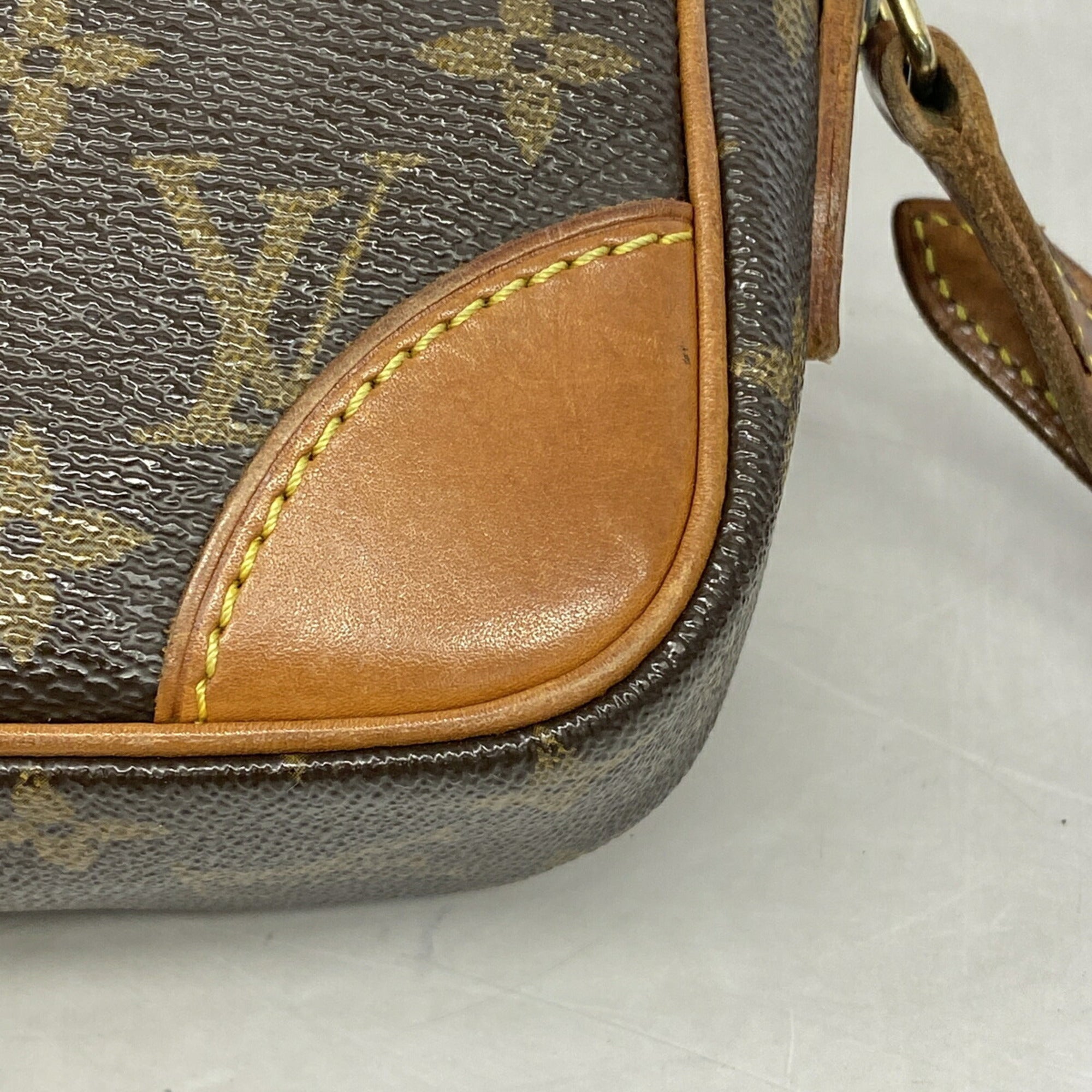 Louis Vuitton Brown Shoulder Bag (Pre-Owned)