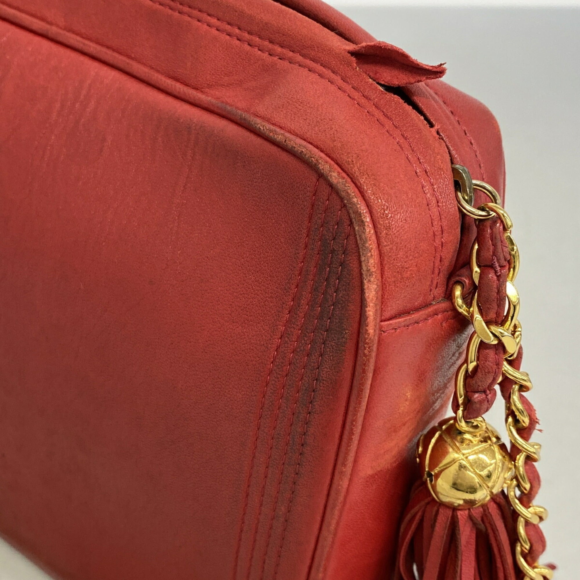 Chanel Red Color Leather Shoulder Bag (Pre-Owned)