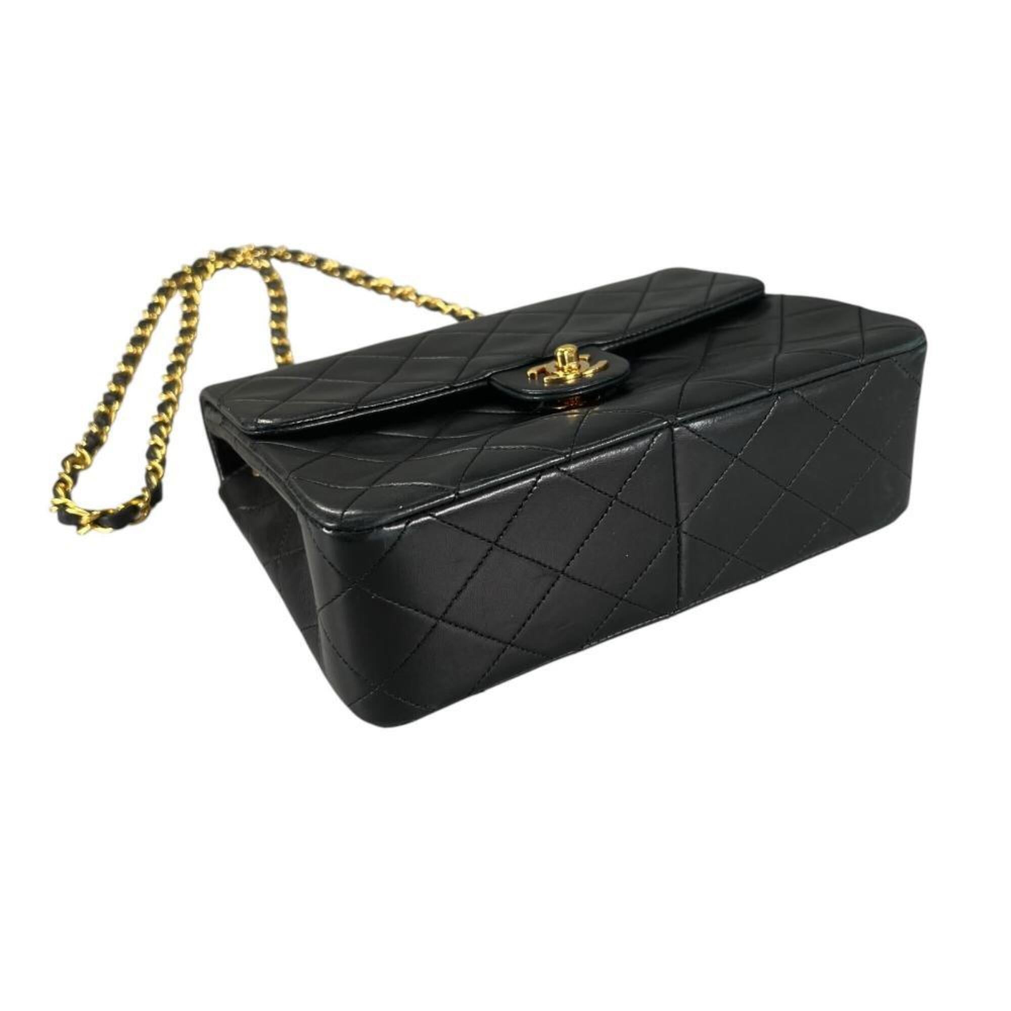Chanel Black Leather Shoulder Bag (Pre-Owned)