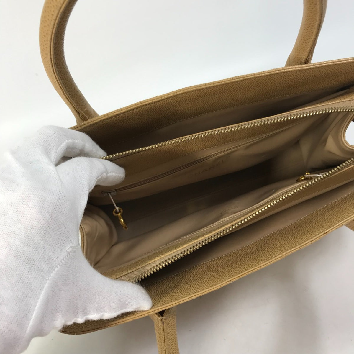 Chanel Beige Leather Handbag (Pre-Owned)