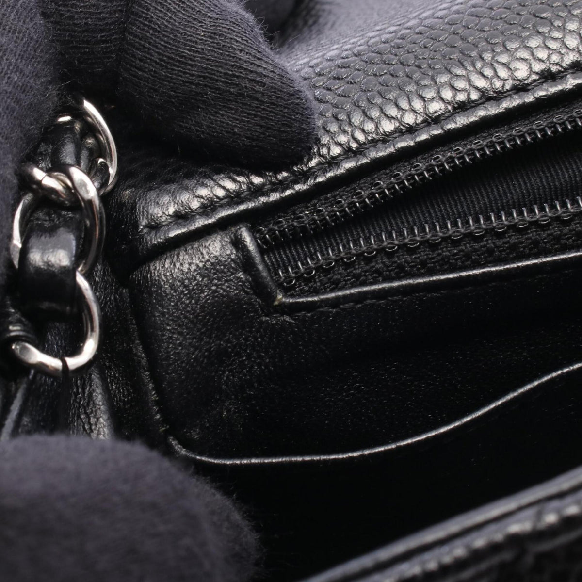 Chanel Black Grained Calfskin Handbag Shoulder Bag (Pre-Owned)