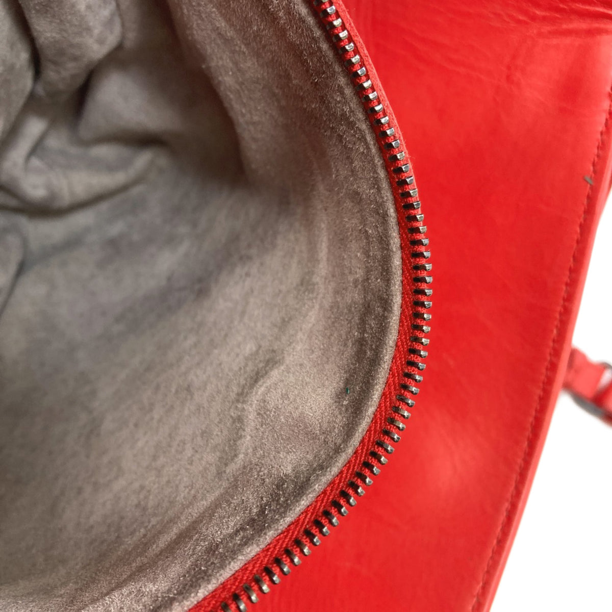 Bottega Veneta Intrecciato Red Color Leather Tote Bag (Pre-Owned)
