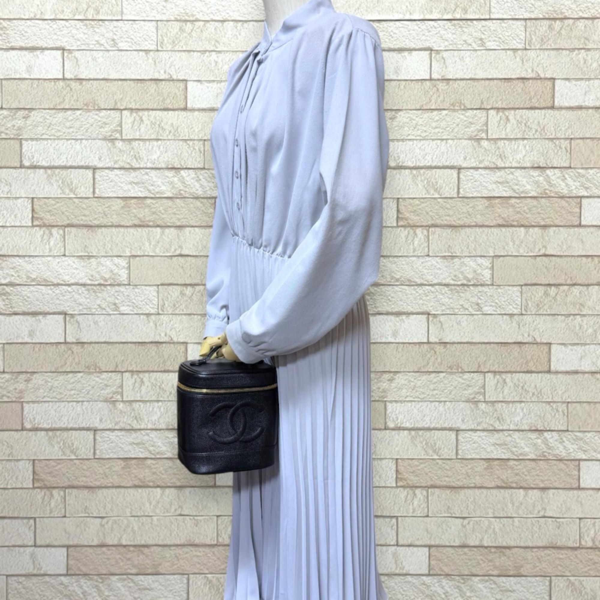 Chanel Black Grained Calfskin Handbag (Pre-Owned)
