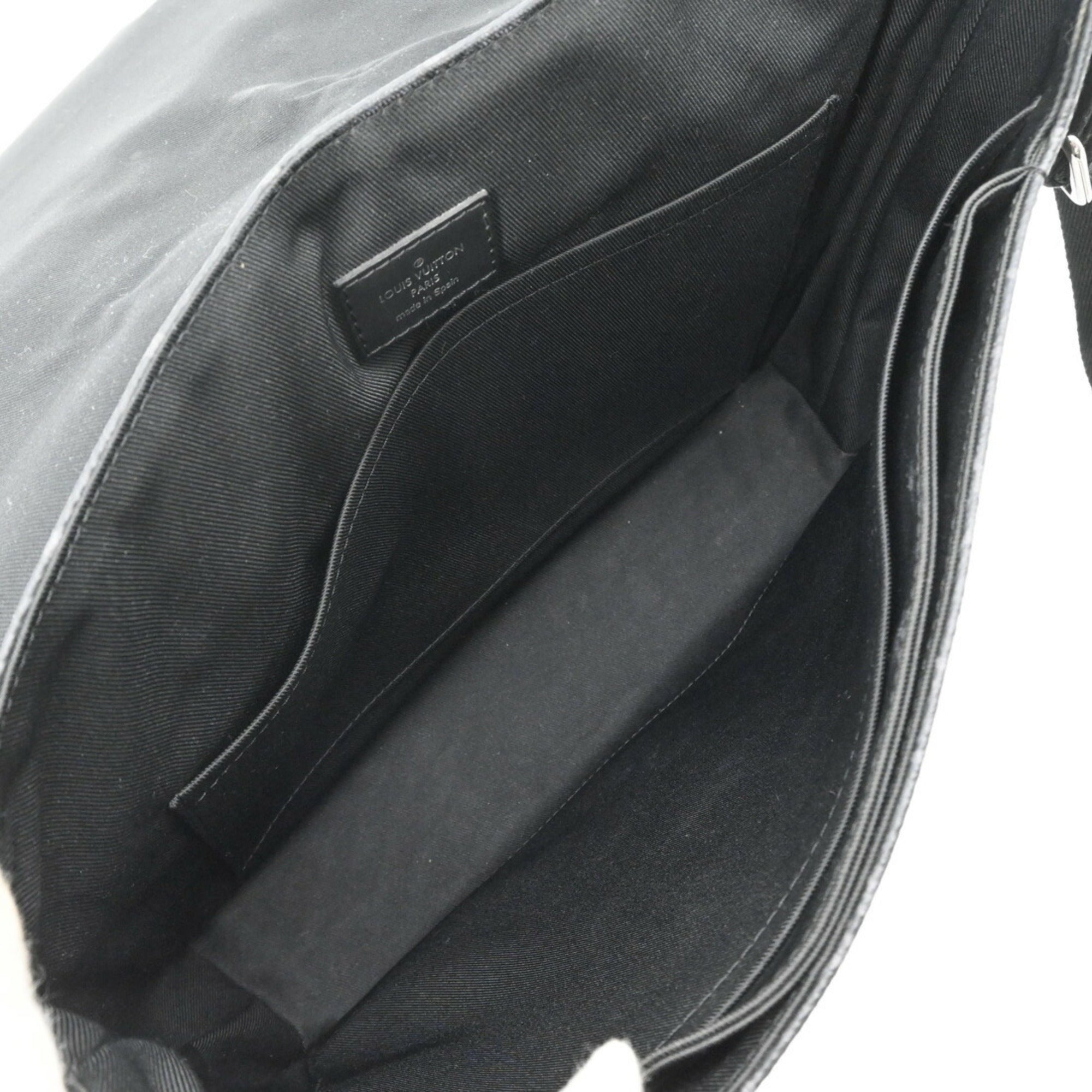 Louis Vuitton Black Monogram Eclipse Messenger Bag Shoulder Bag (Pre-Owned)